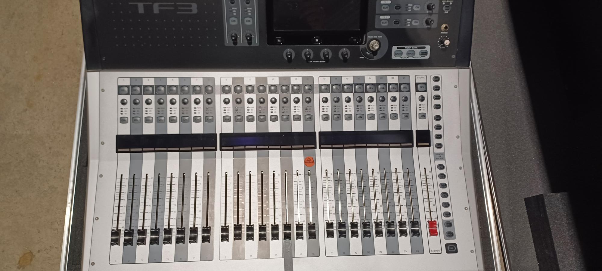 console yamaha TF3 en fly