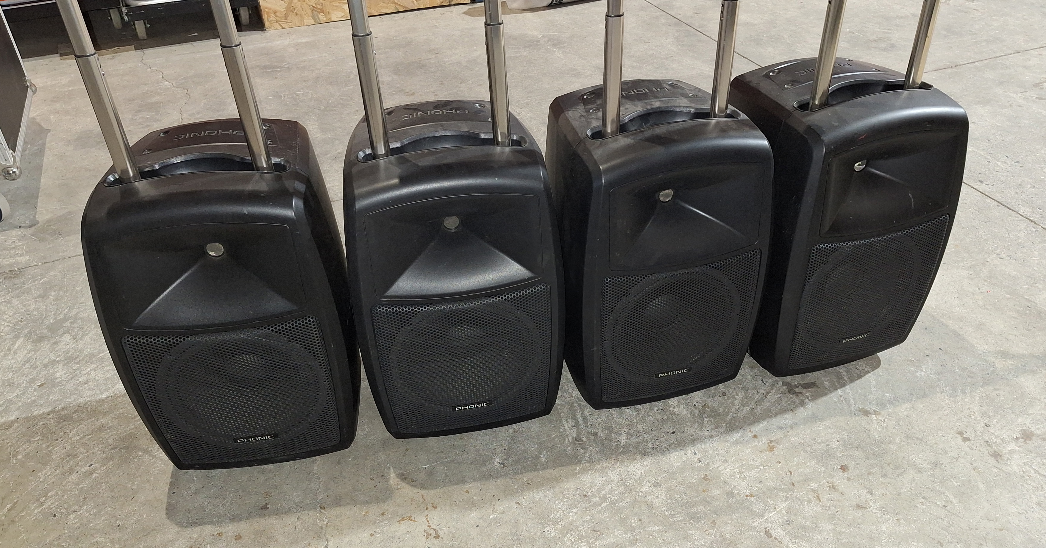 Lot 4 enceintes Phonic safari 3000