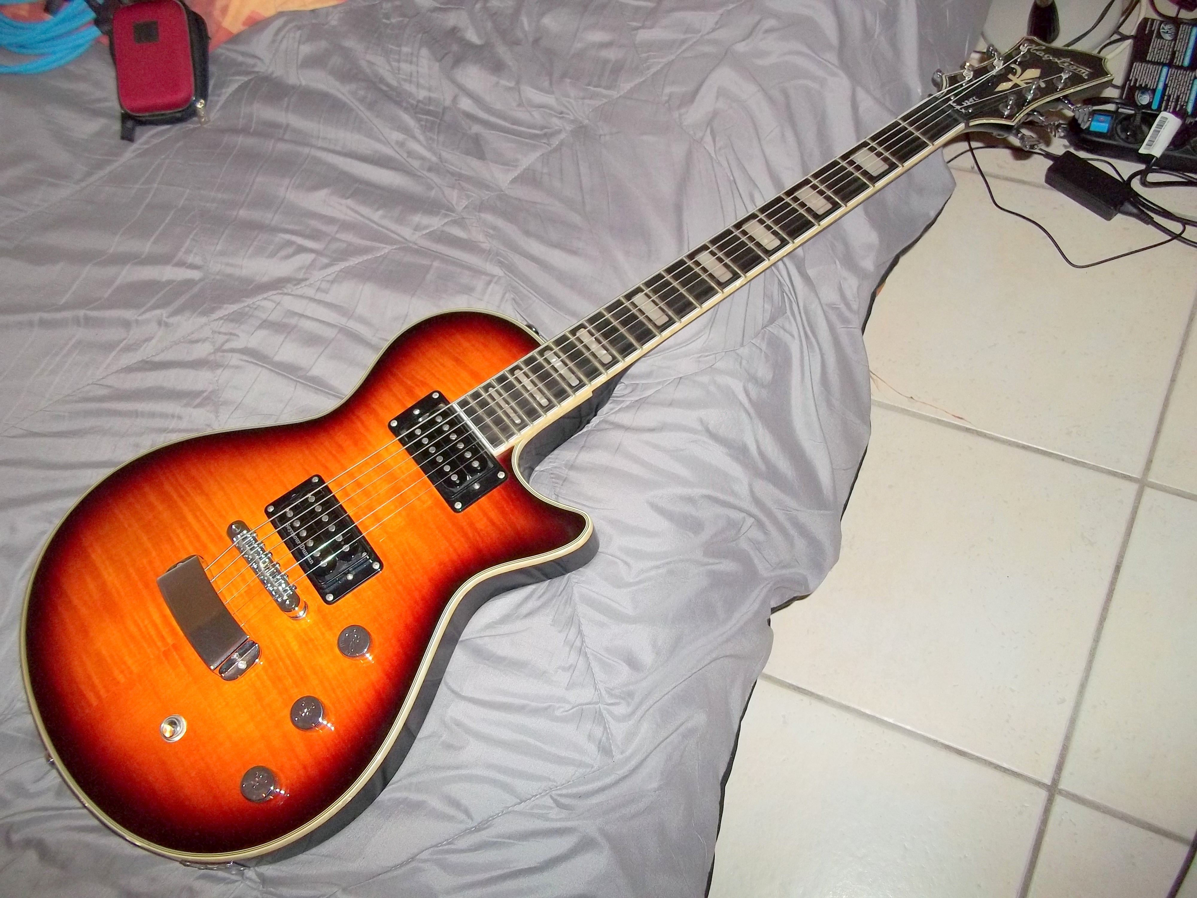 Hagstrom Ultra Max Golden Eagle Burst seymour duncans gator case endommagée