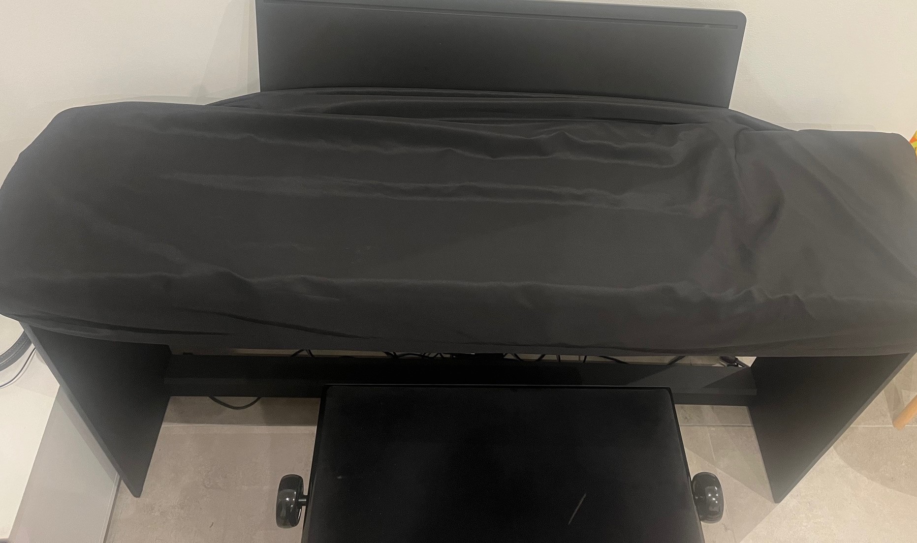 A VENDRE ROLAND  FP-E50 Avec Meuble et Banquette 