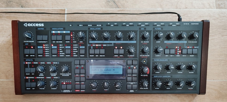 ACCESS VIRUS TI excellent état