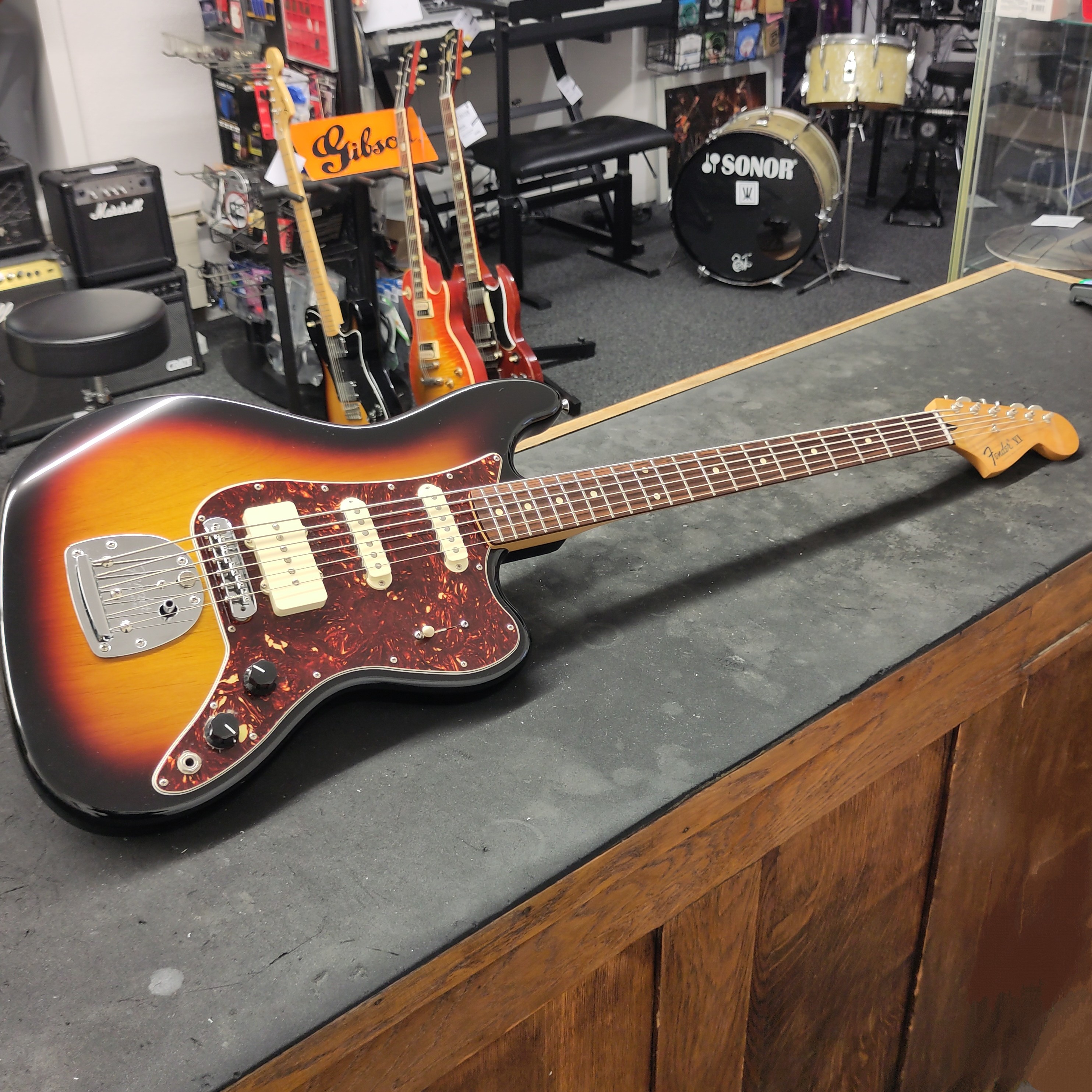 Vends bass VI Sunburst