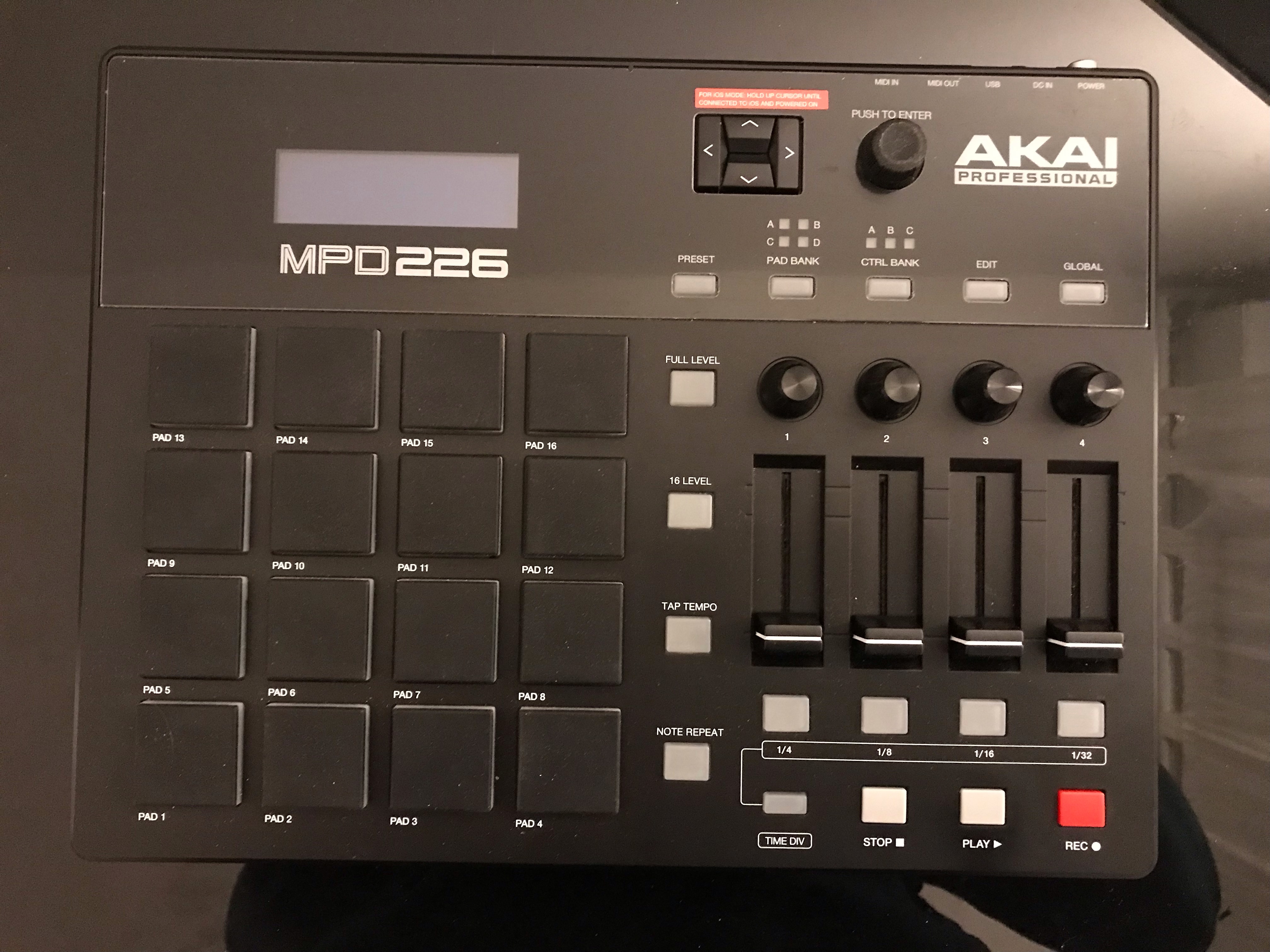 Contrôleur AKAI Professional MDP 226 - Très bon etat