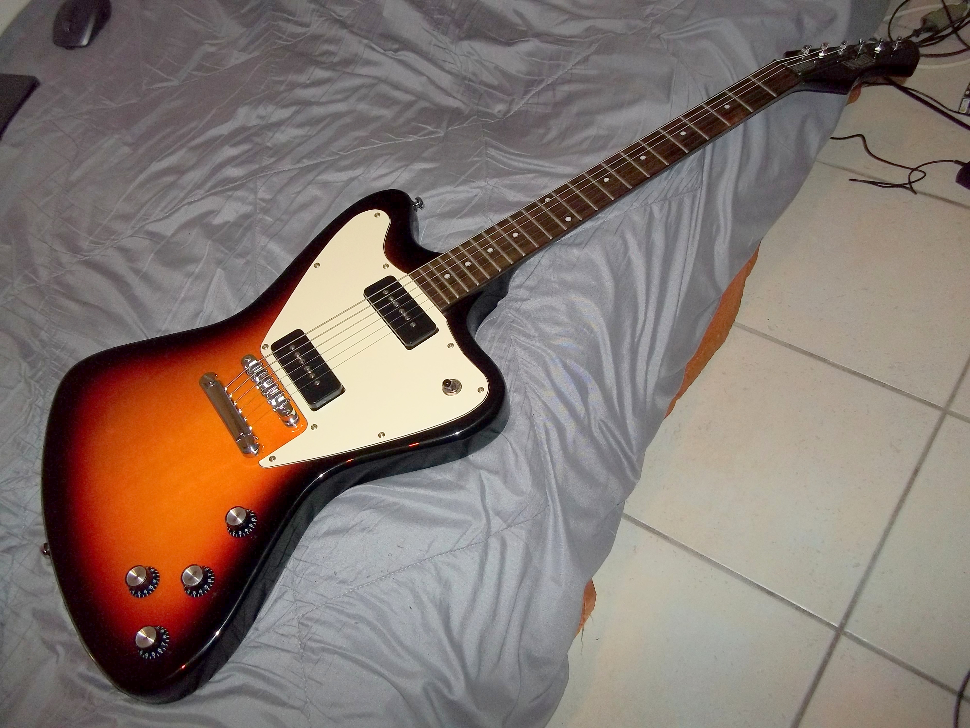 Eastwood Stormbird Firebird Non reverse + housse Thomann