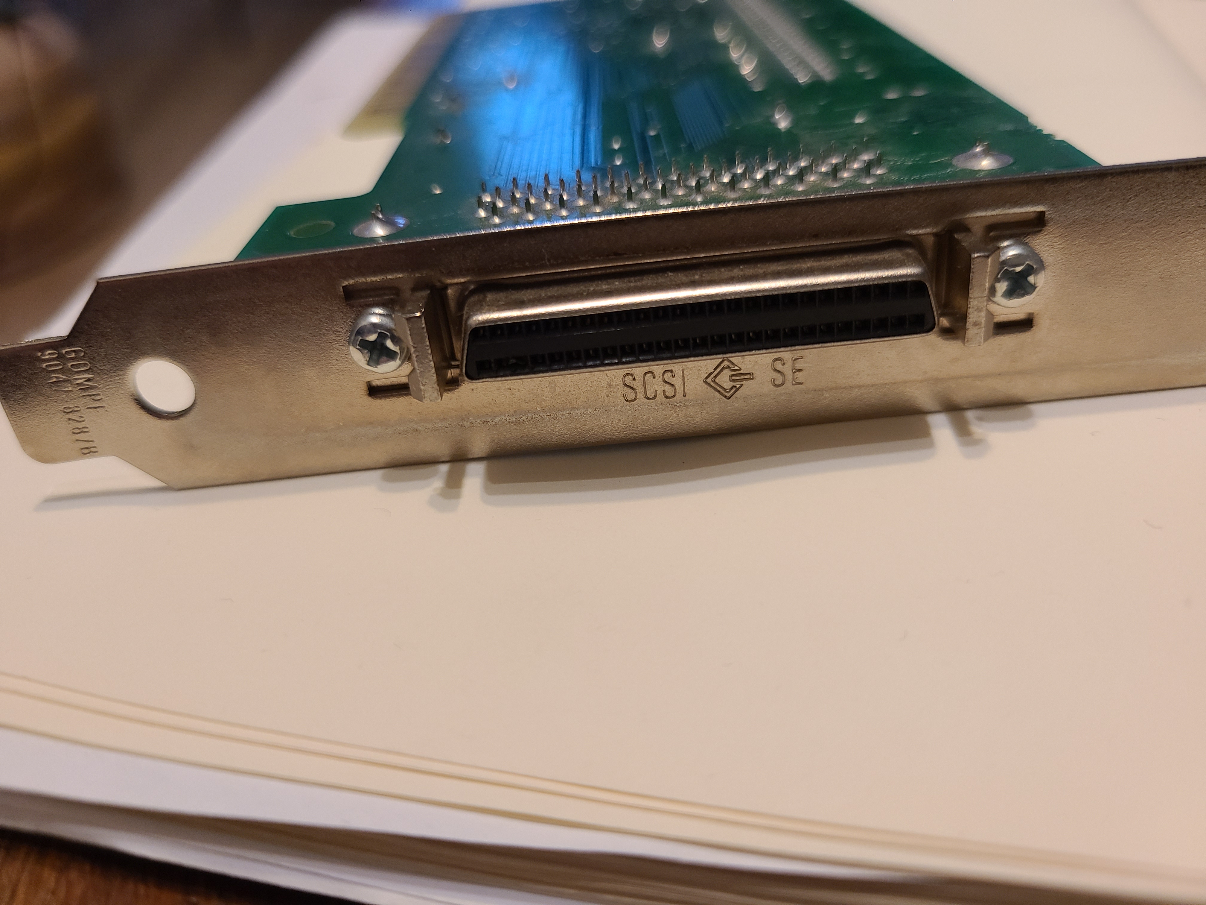 Carte adaptateur controleur ADAPTEC AVA 2904