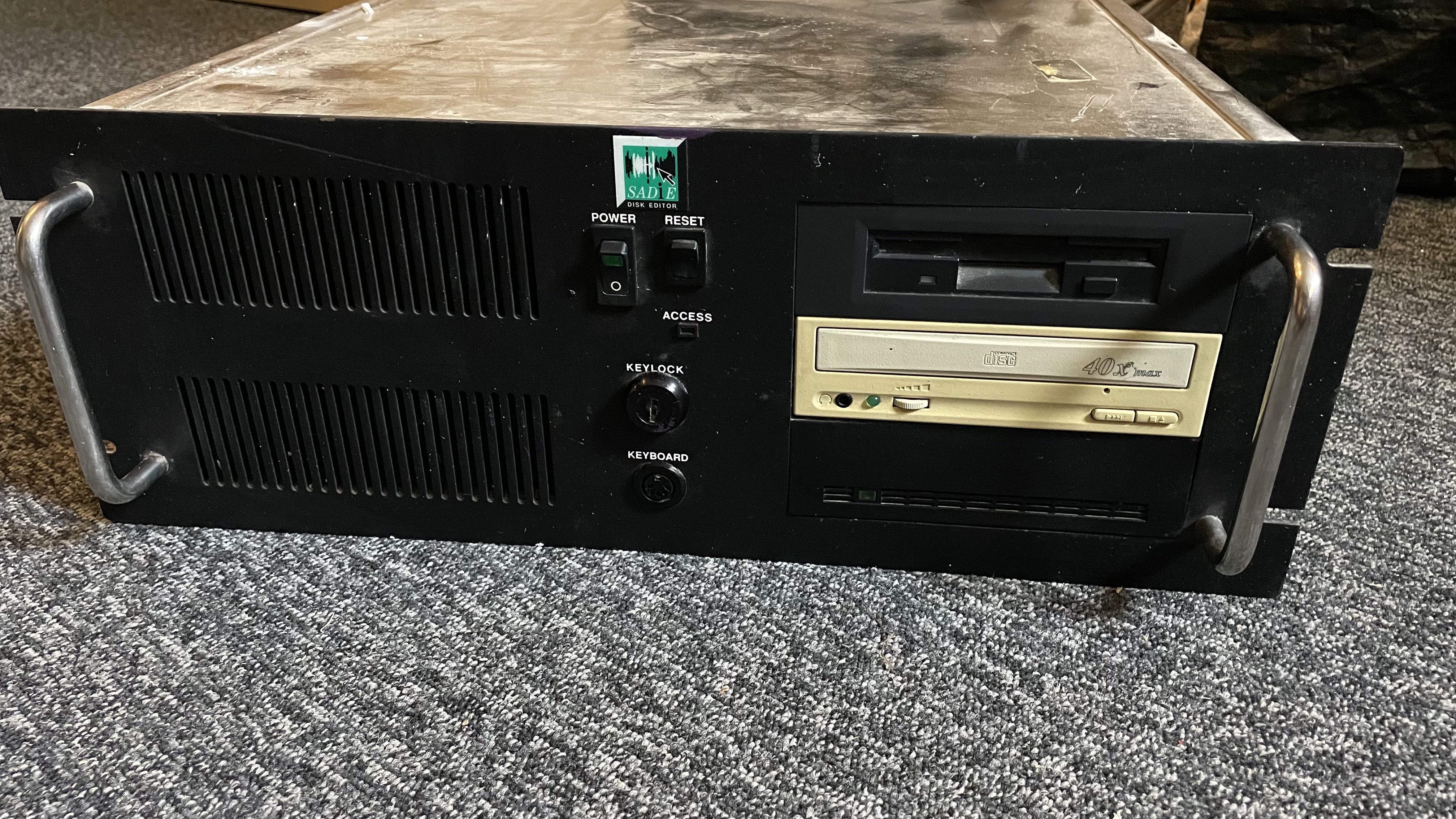 Vends SADiE station montage audionumérique - Rack 19" et carte audio externe