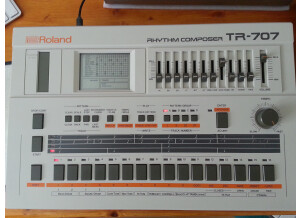 Roland TR-707 (85038)