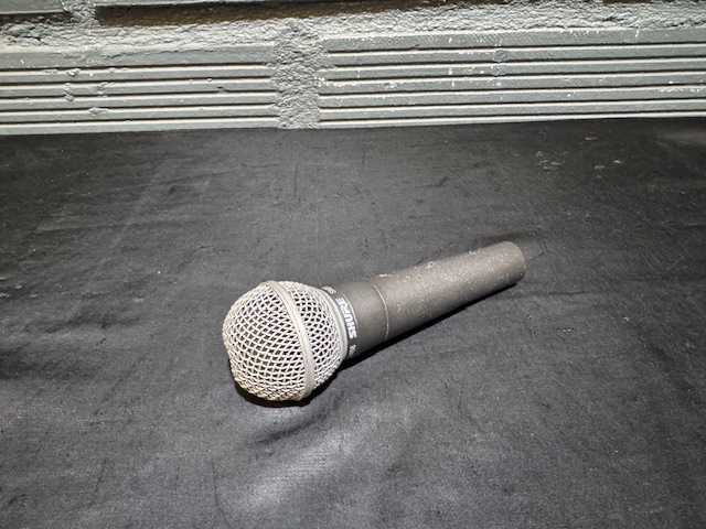 SHURE SM58