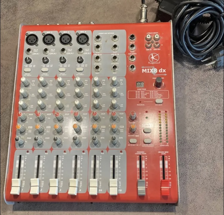 VEND ou ECHANGE Console Mix8 avec effets intégrés