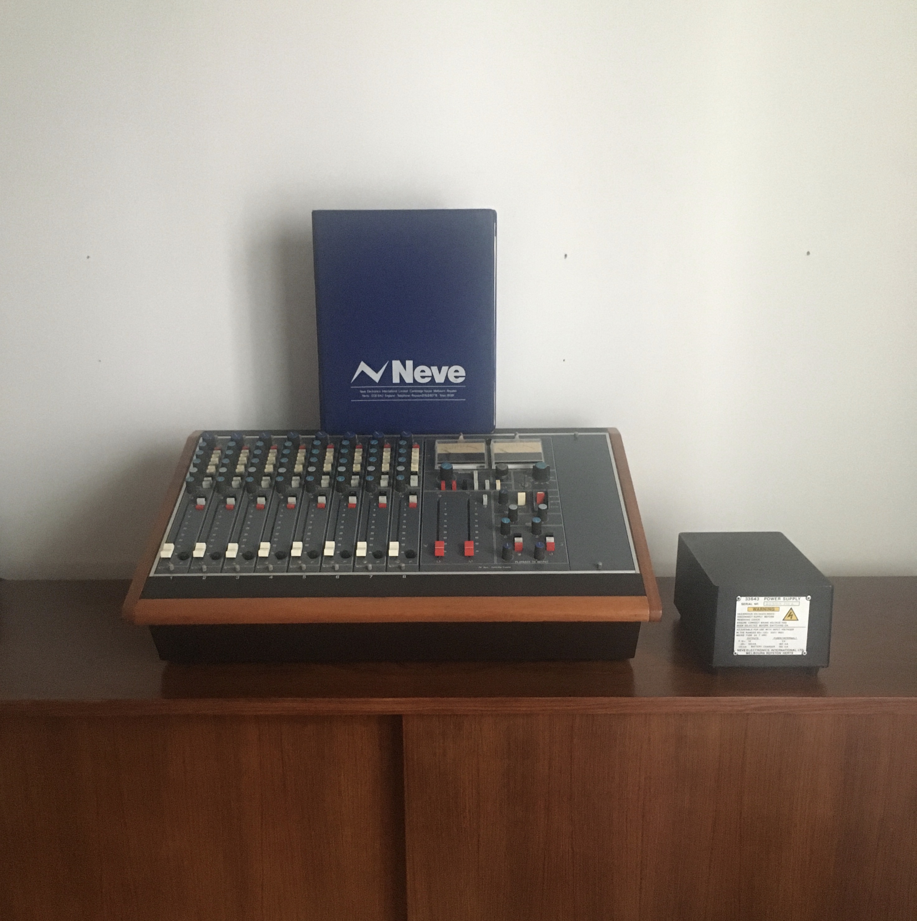 CONSOLE COLLECTOR NEVE 5442 / 5432 - 8 TRANCHES NEVE 34128 + ALIMENTATION NEVE 33643 + DOCUMENTATION COMPLETE - STEVIE WONDER
