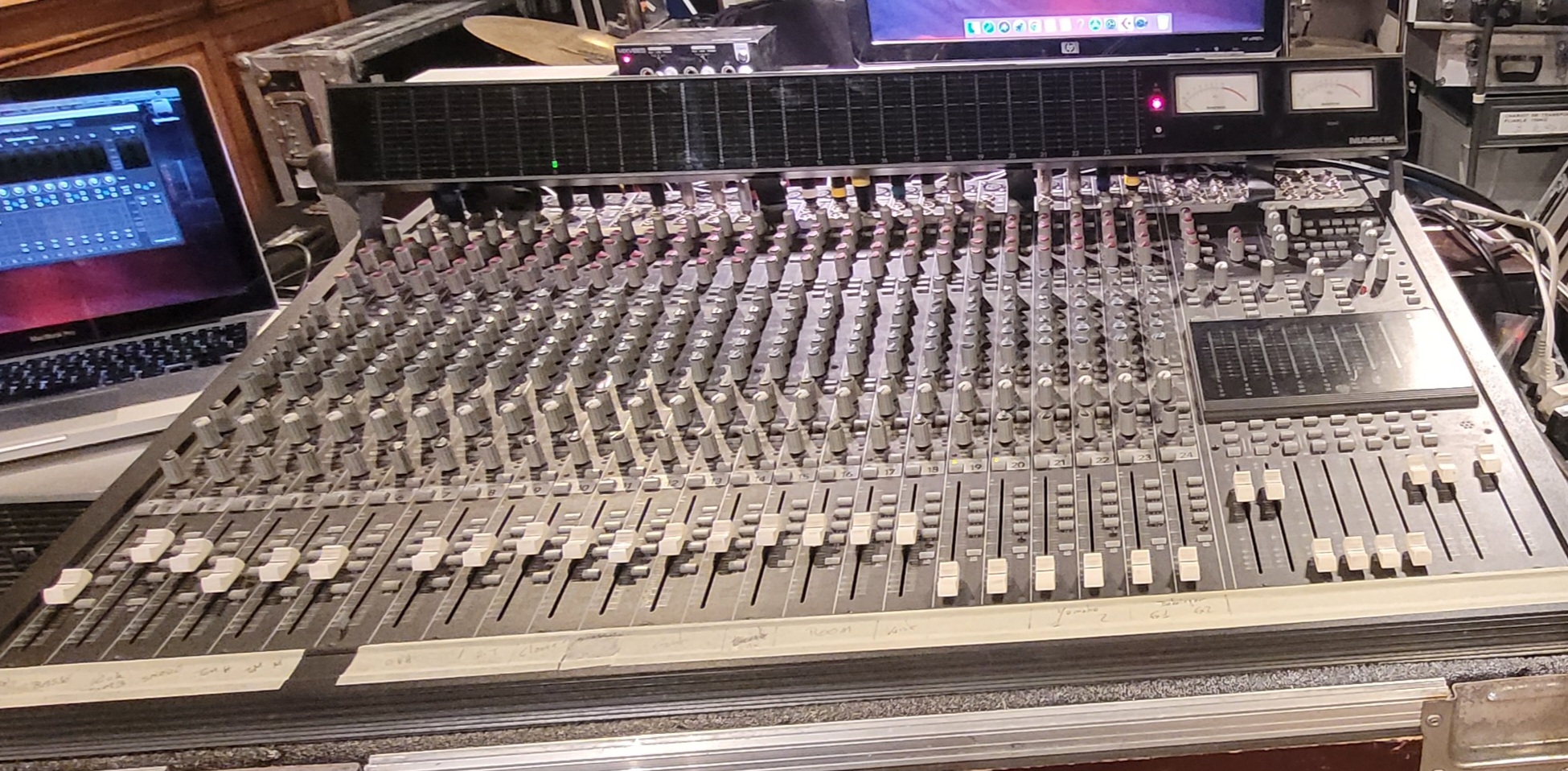 Mackie 8 Bus Series 24/8/2