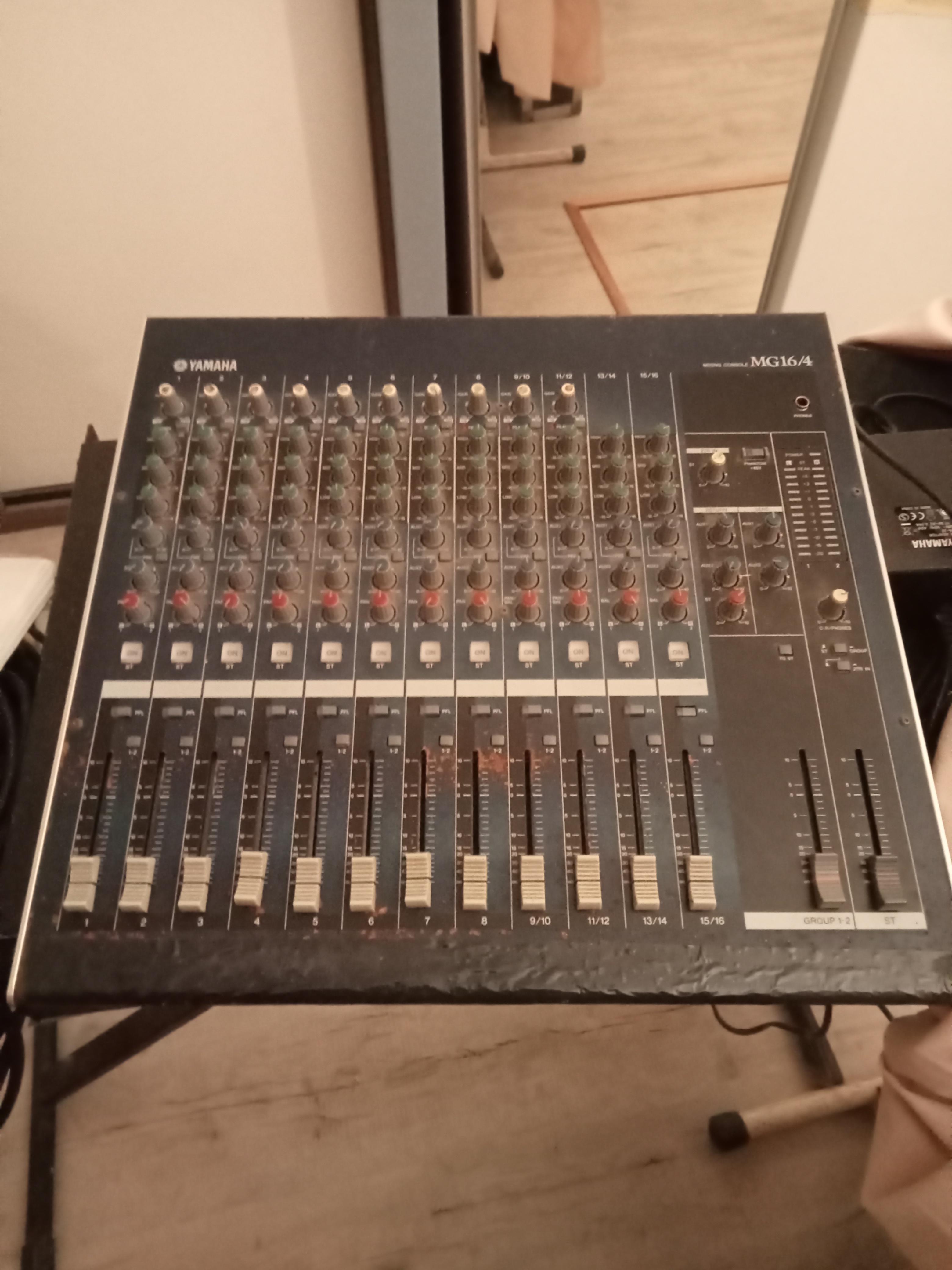 Vends TABLE DE MIXAGE YAMAHA MG 16/4