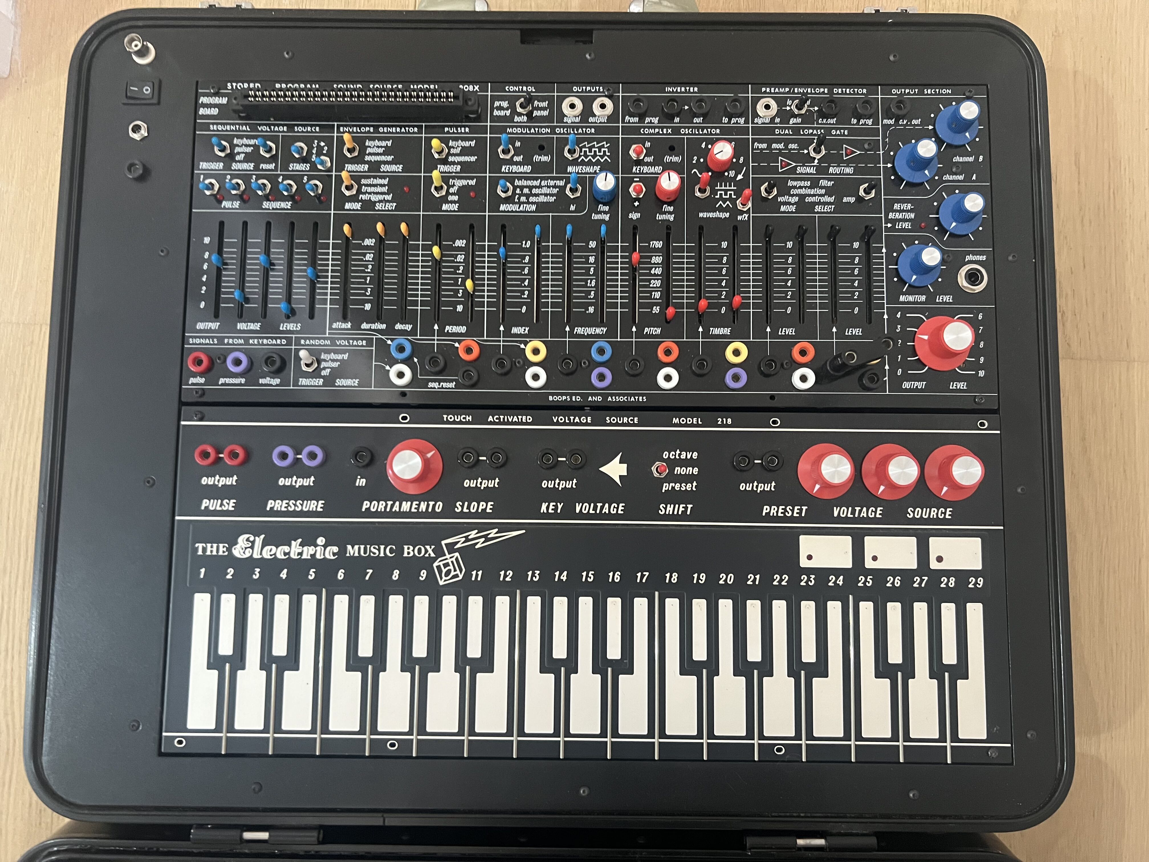 Vend Buchla Music Easel 208 avec valise