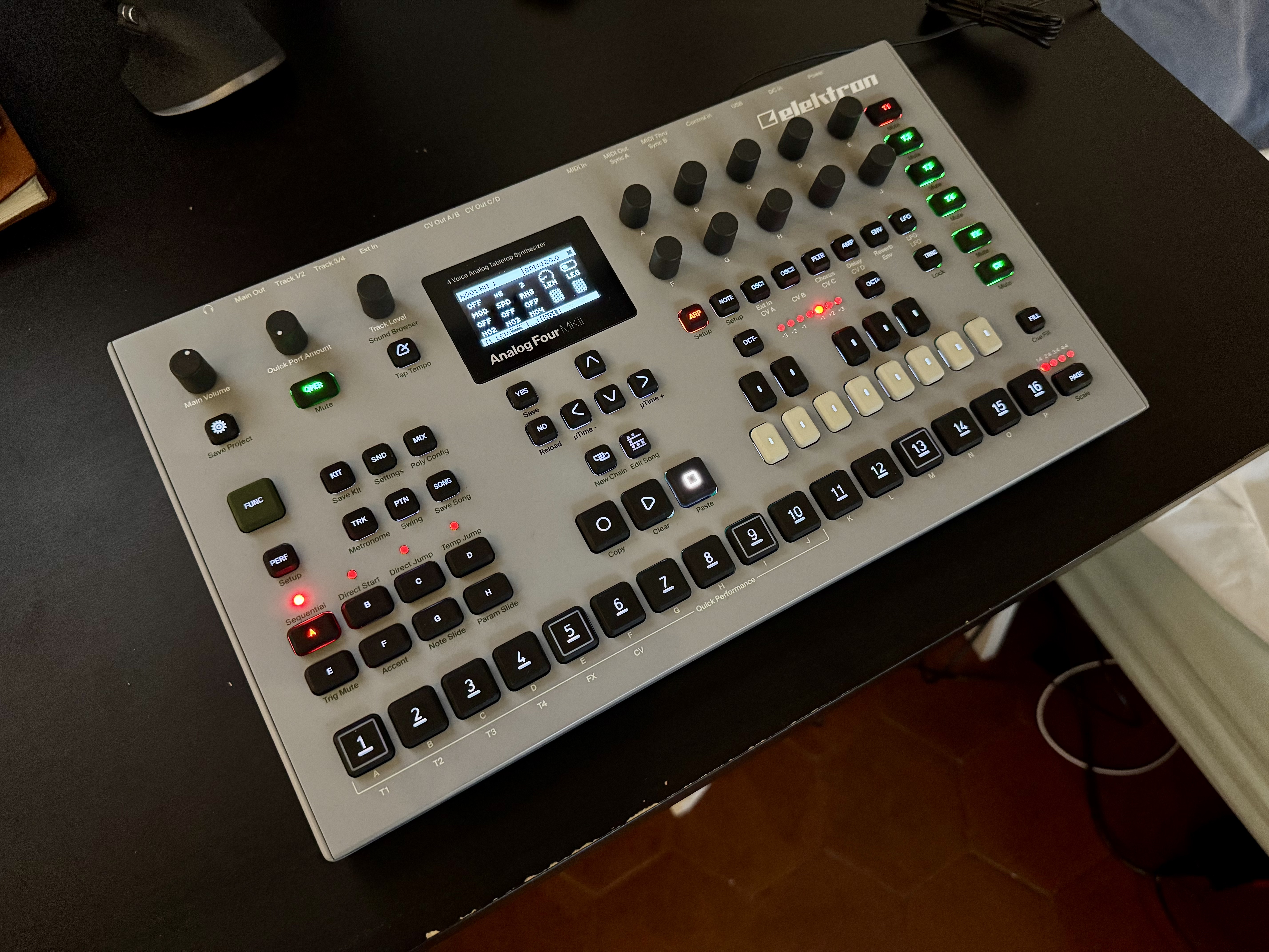 Vends Elektron Analog Four MK2 - Gris