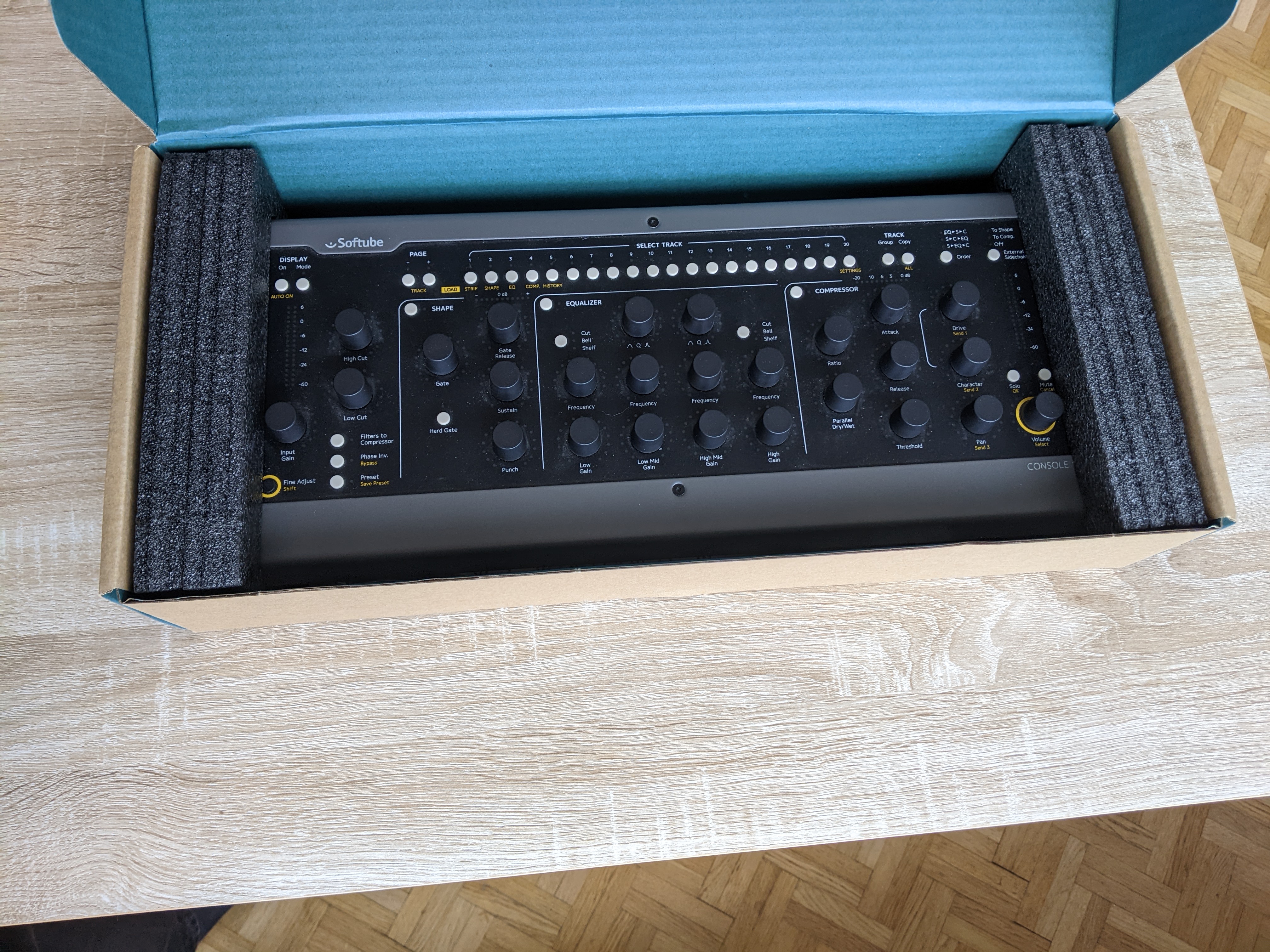 Console 1 + plugin British Class A (valeur 99€)