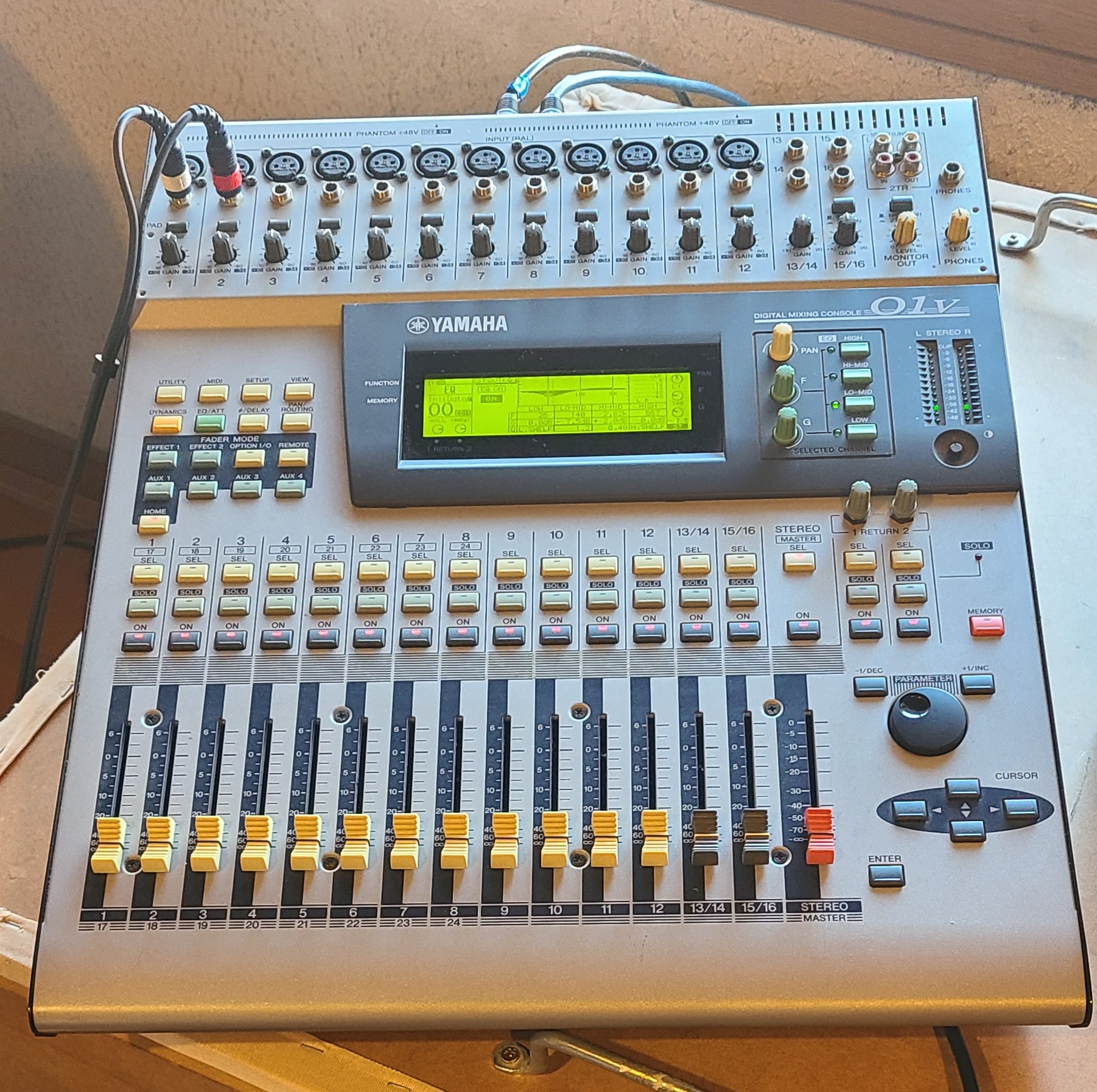 VD Table de mixage 16 entrées Yamaha 01V avec interface ADAT 