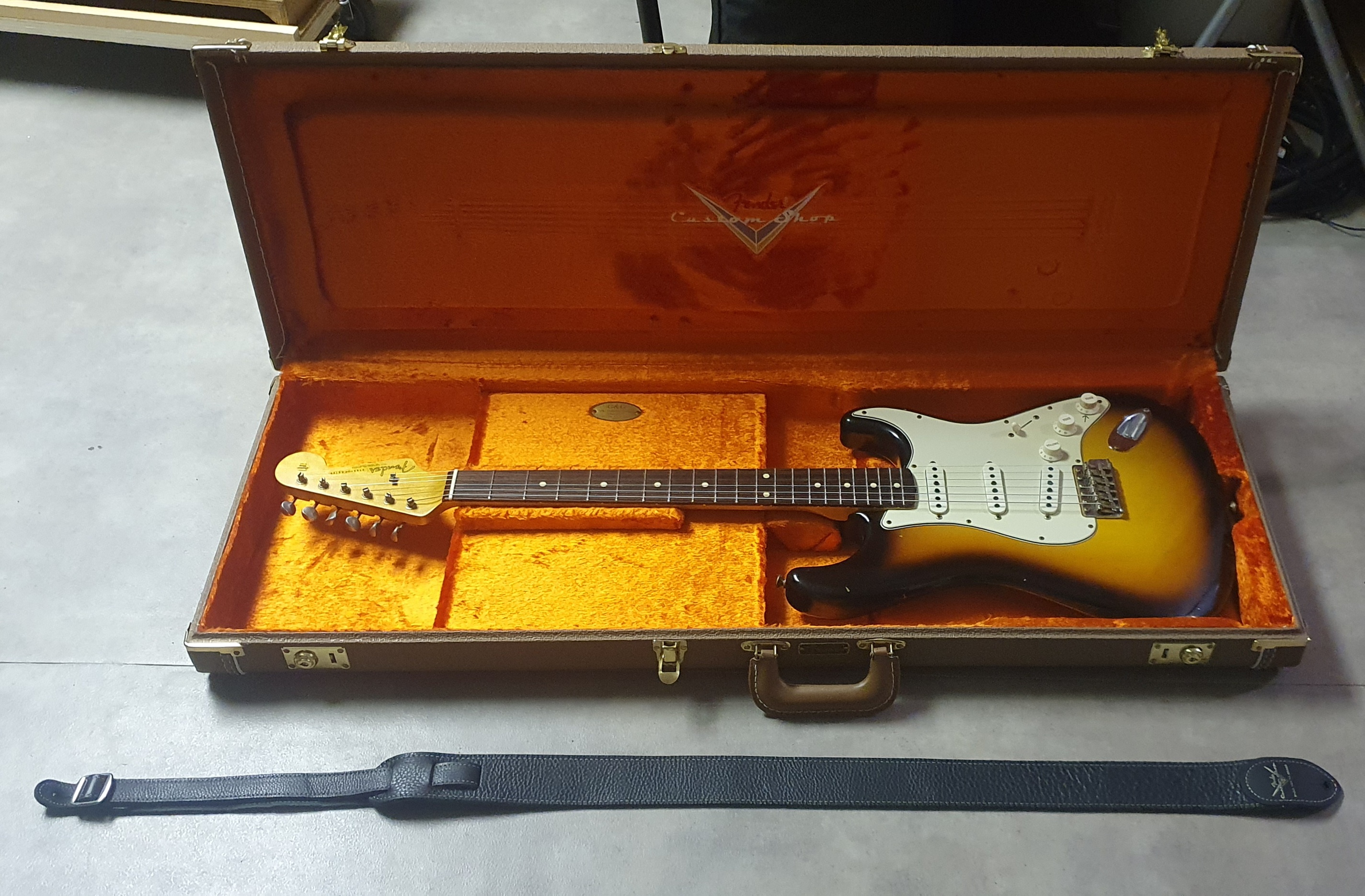 Vends Superbe Fender Custom Shop Stratocaster 62/63 Limited Jrn Relic