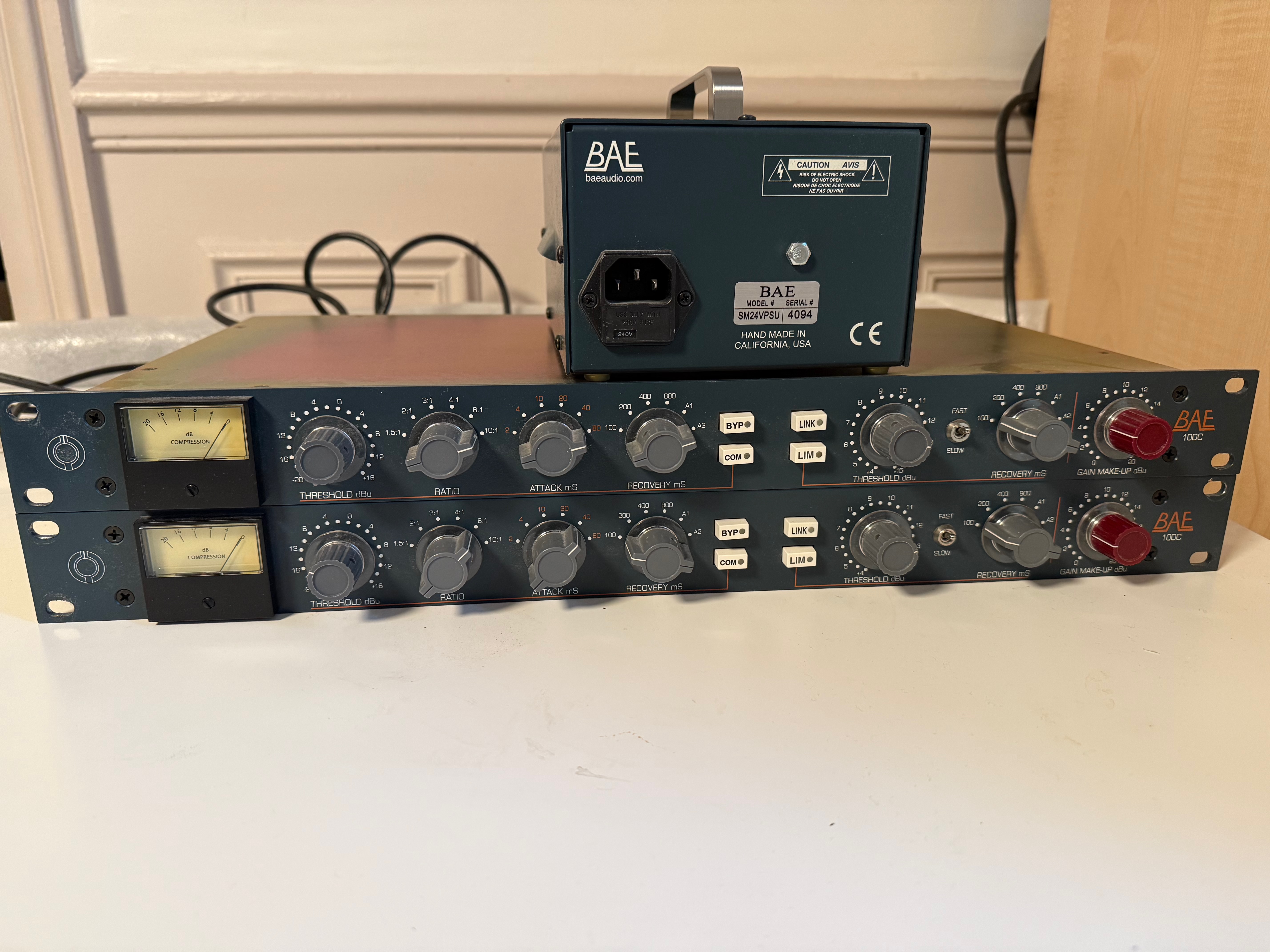 Vends paire de BAE 10DC + Alimentation Double. Comme neuf