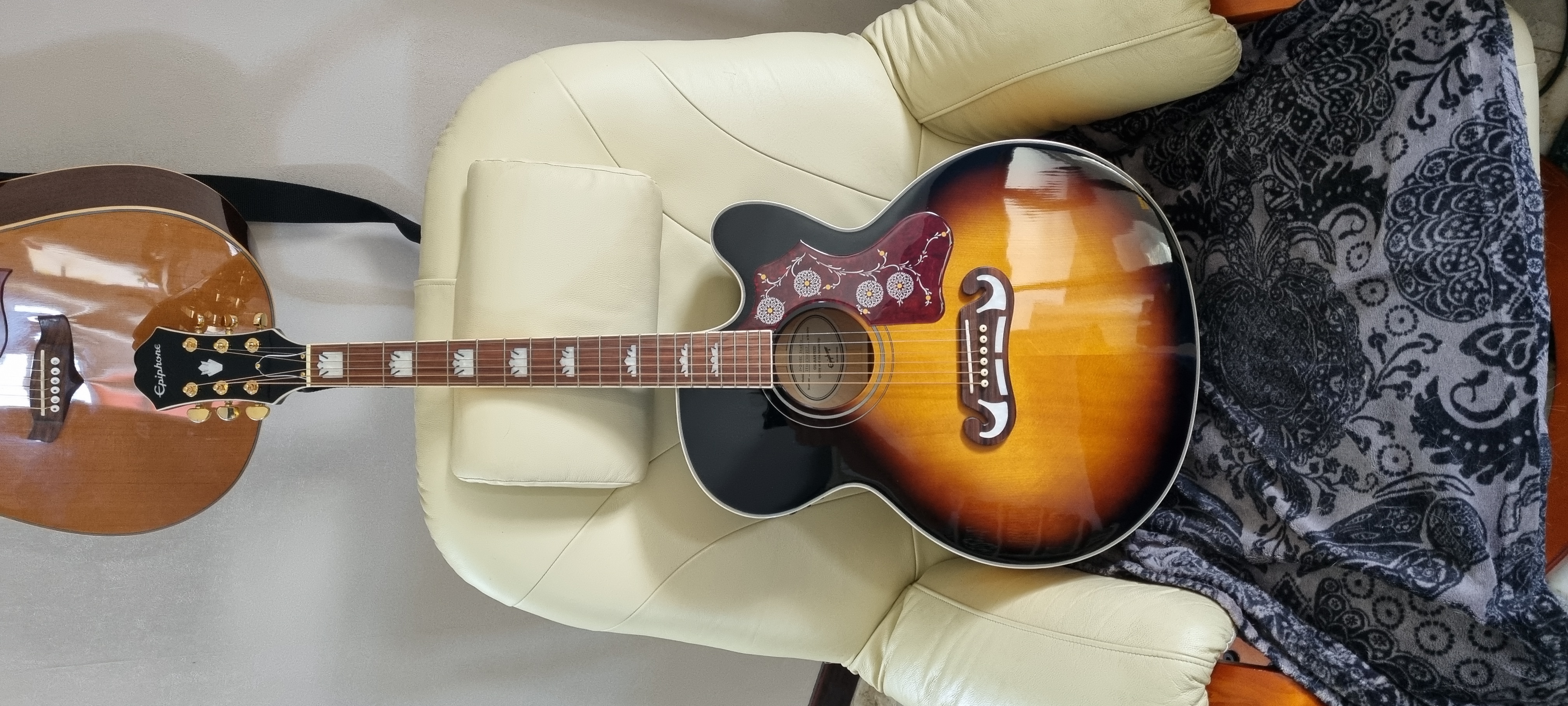 Epiphone Modern J-200 EC Studio