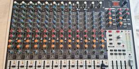 Vends Behringer Xenyx X2442USB - sans carton d'origine