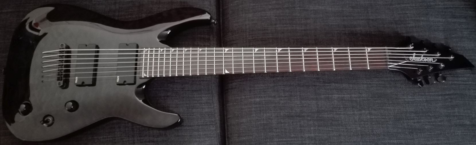 Vends Jackson X Soloist Arch Top SLATTXMGQ3-7 + Housse Jackson + EMG81-7
