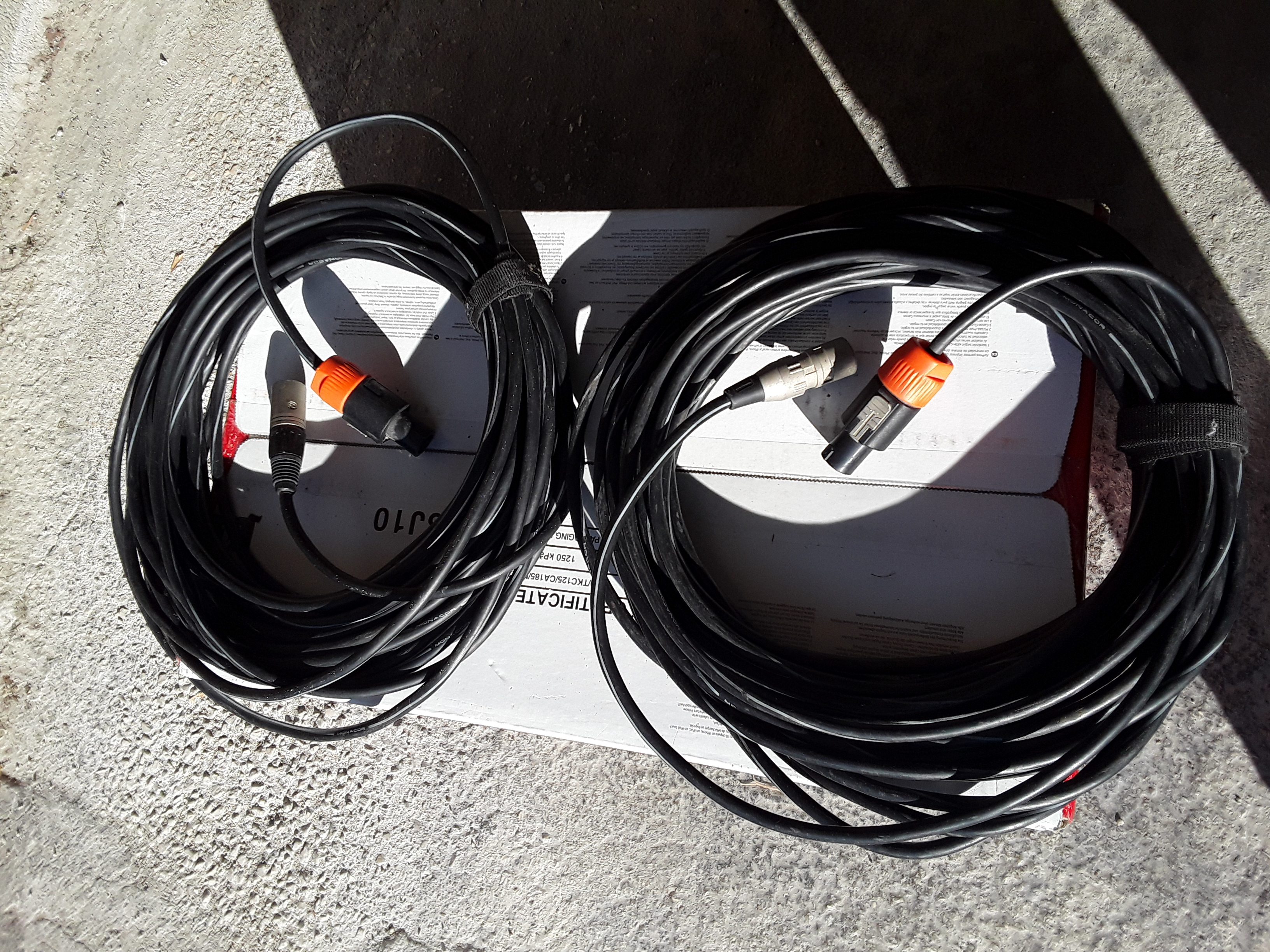 Vends 2 câbles haut-parleur 15m