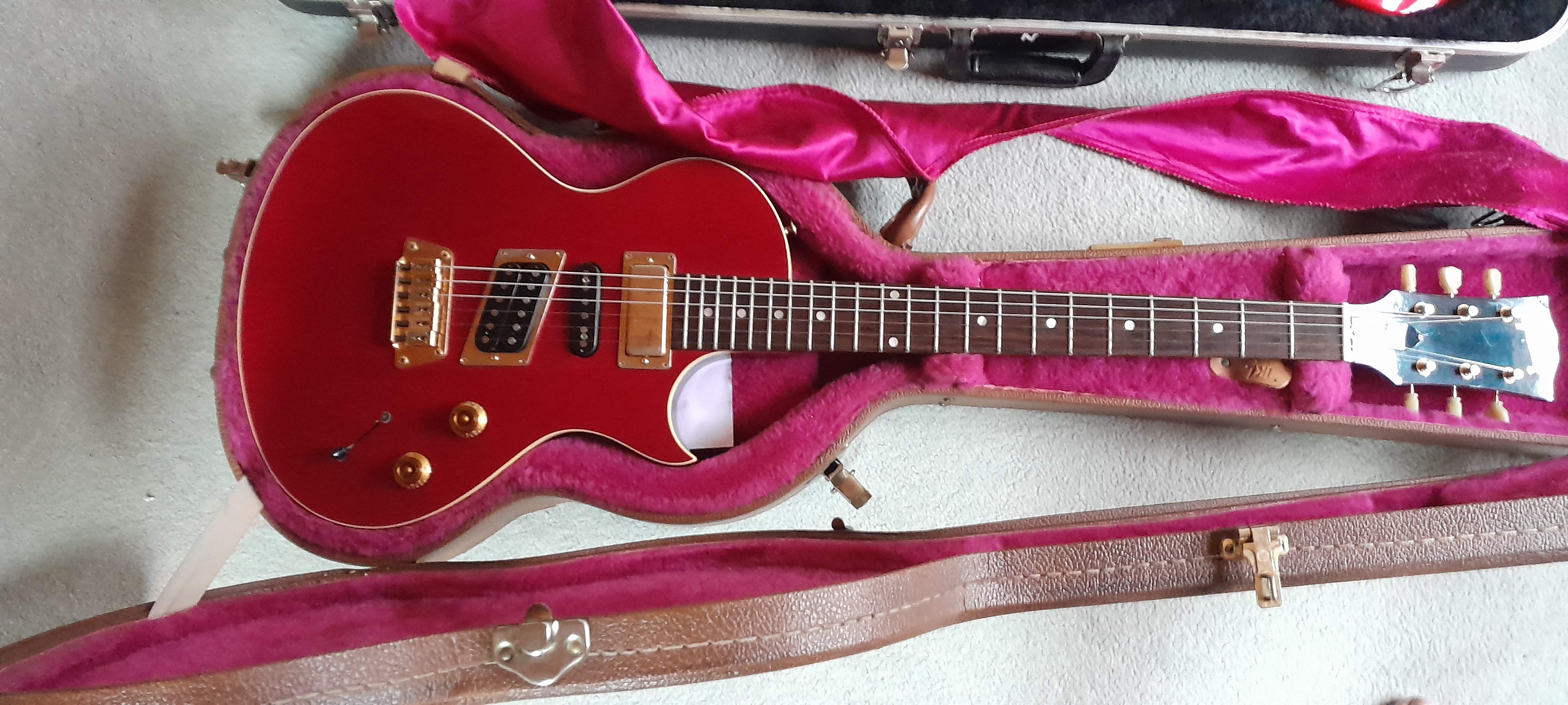 Vd Gibson Nighthawk 1993 red US 3micros ,mint 1è main 
