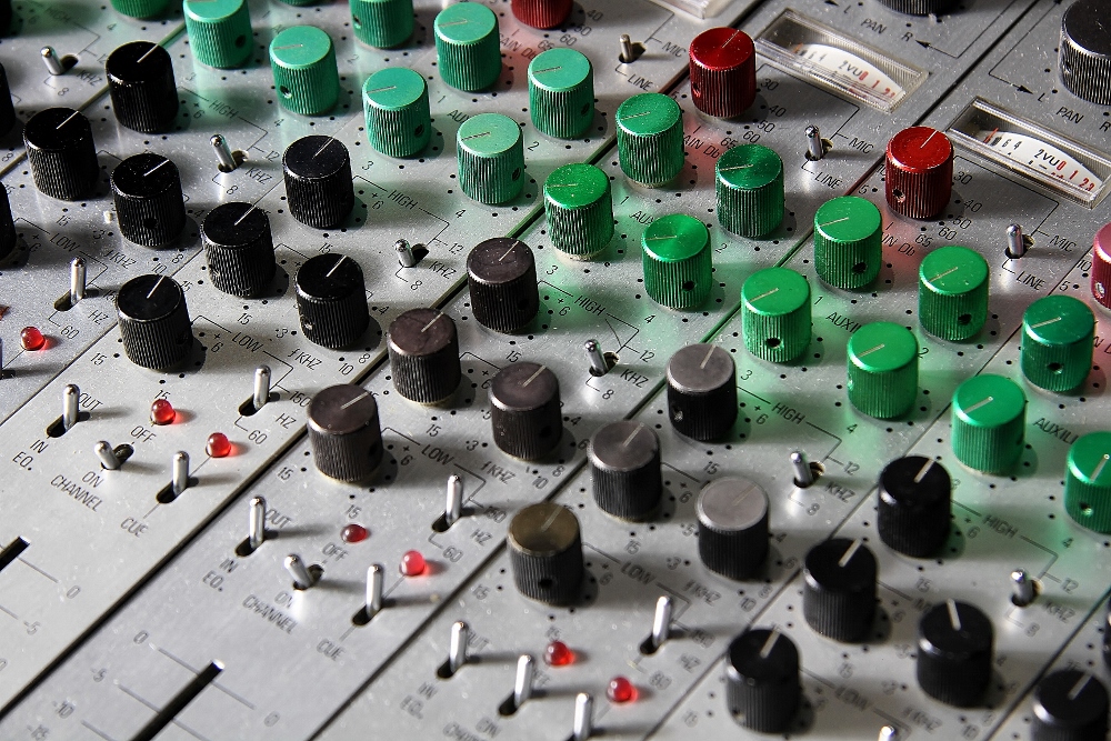 TRIDENT Fleximix 16-4-2 dans son " fly-case " sur mesure ! 