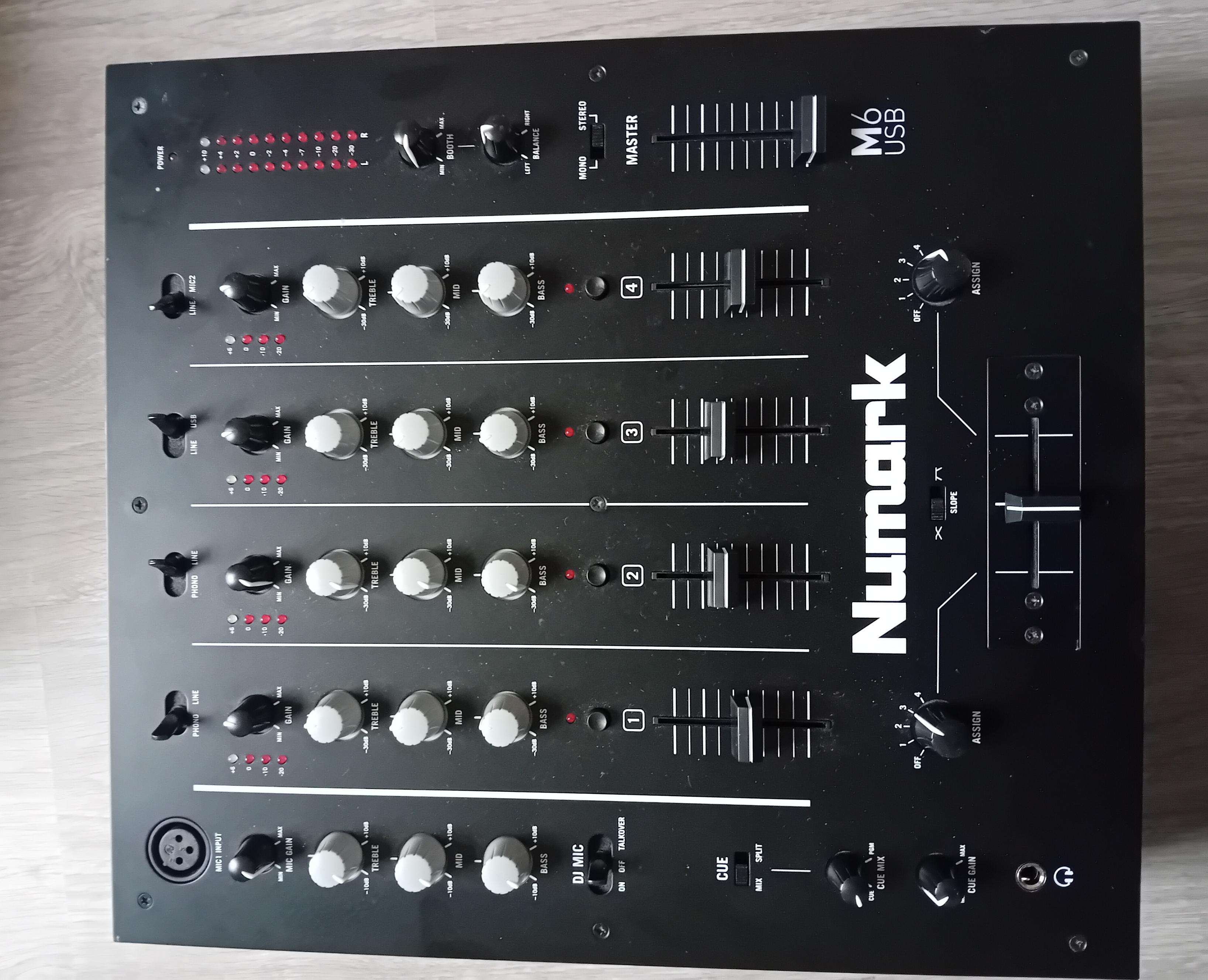 Vends table de mixage Numark M6 USB 