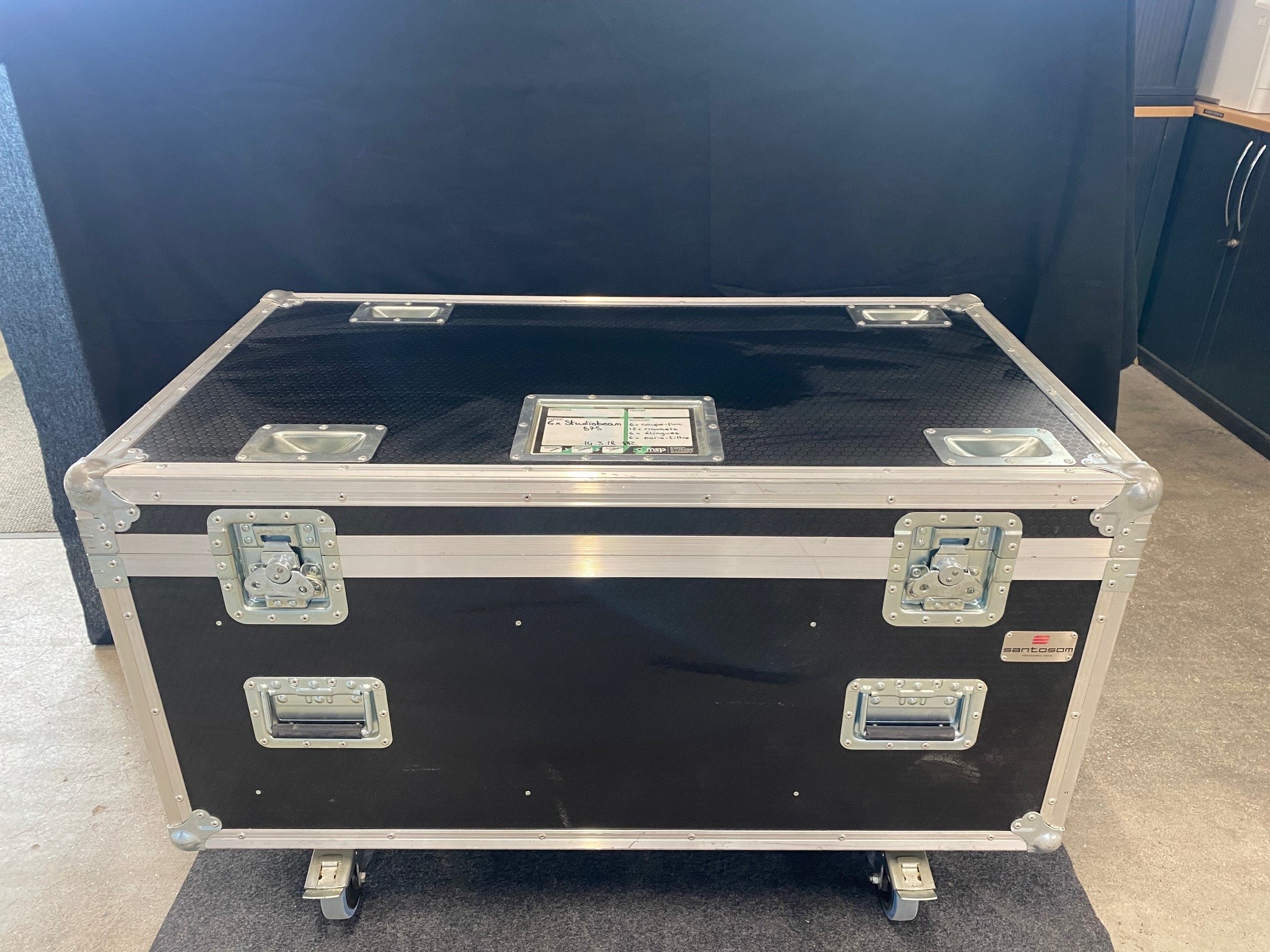 Vends 8 x flightcase de 6 x Studio Beam MSR 575
