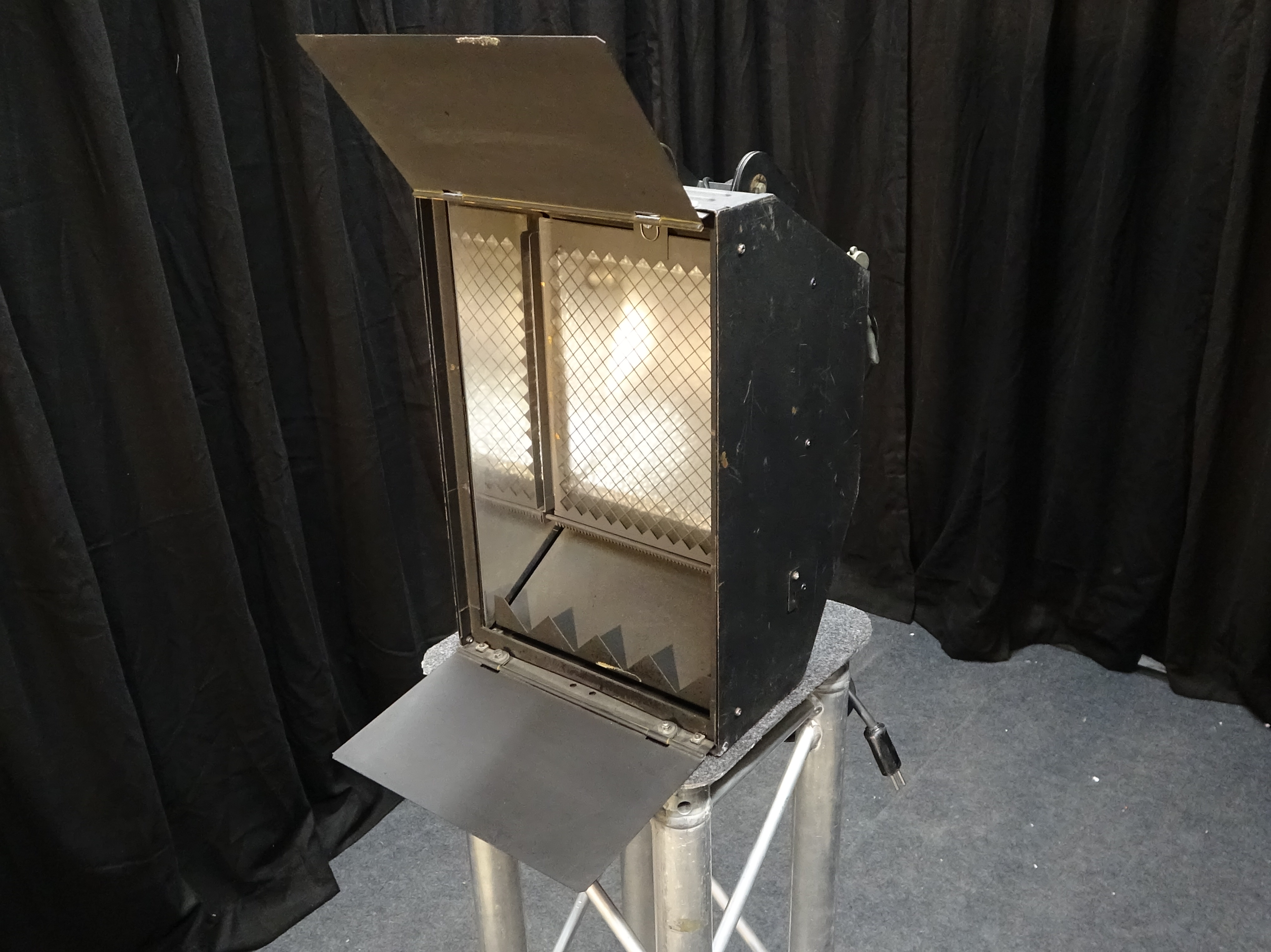 Robert juliat- Horiziode Asym. 852 1kw