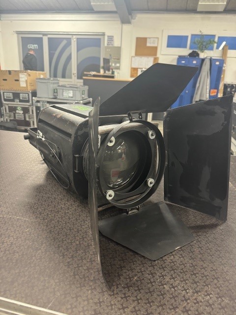 Robert Juliat- PC 310