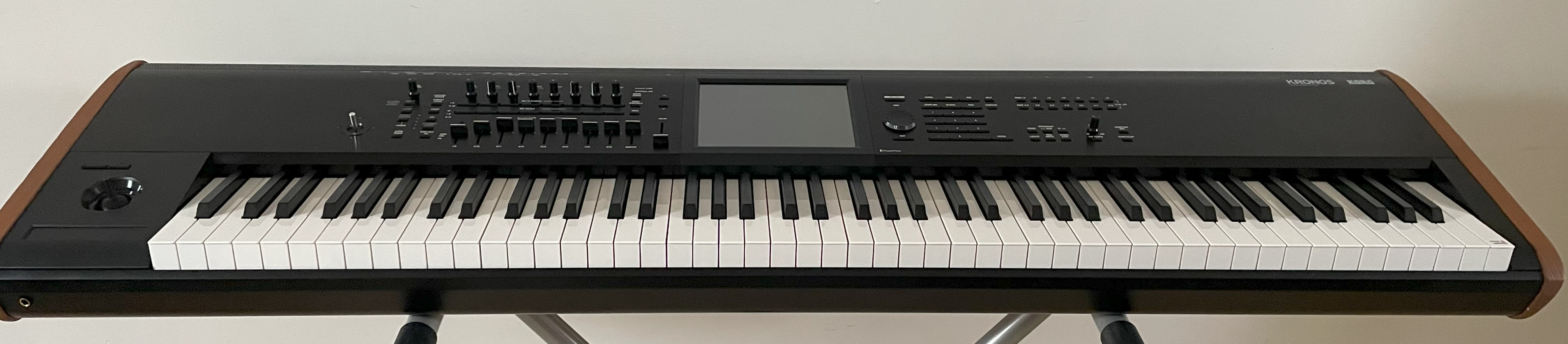 Workstation Korg Kronos 2-88 Wood + Contrôleur MIDI USB Korg NanoPAD 2 Black offert