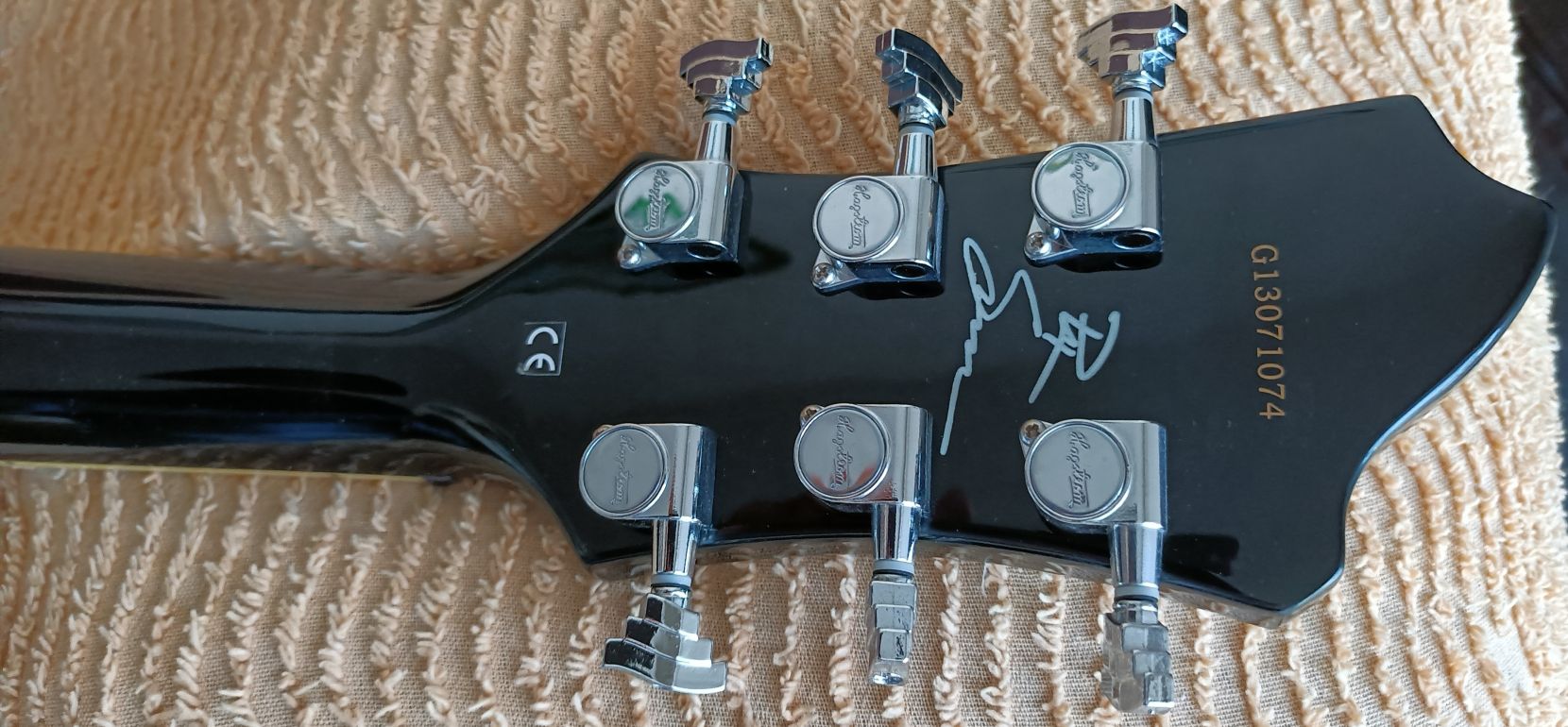 Hagstrom tête dos