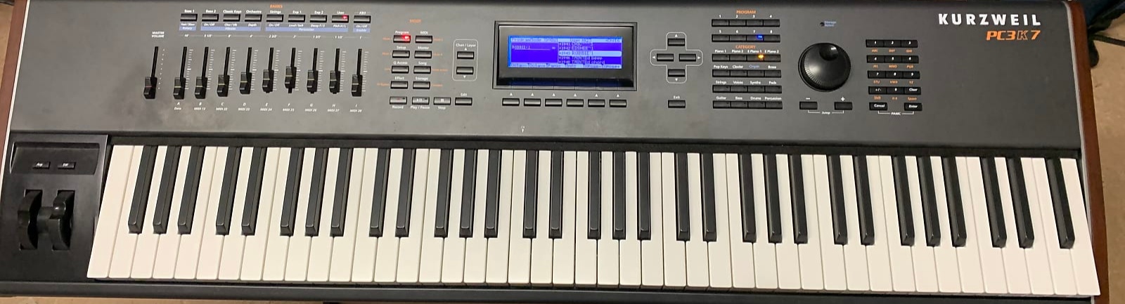 Kurzweil PC3K7 76 touches 