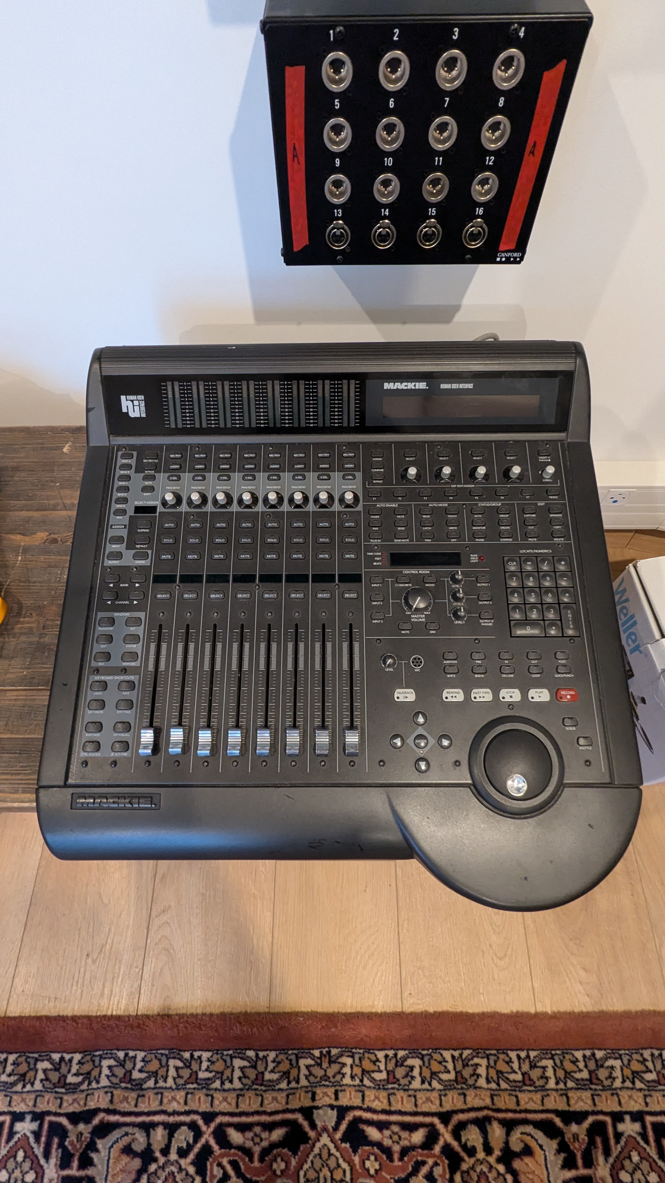Vends Surface de control Mackie HUI - Bon état (sur PARIS OU VERNON - 27)
