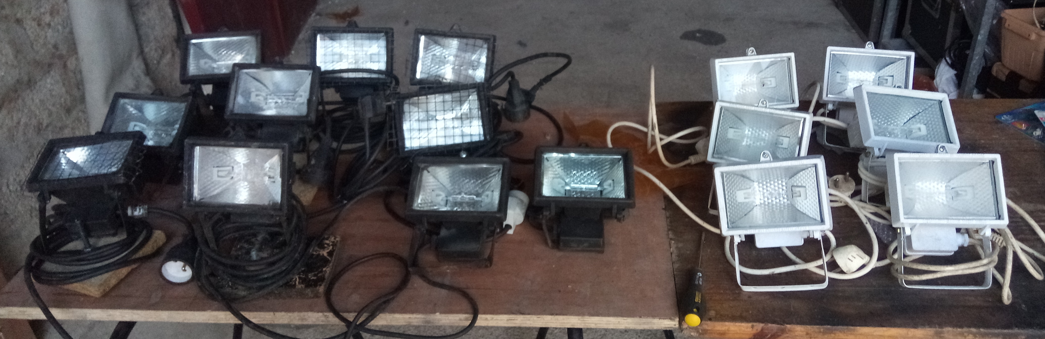 Ventes de 16 petits projecteurs Halogène