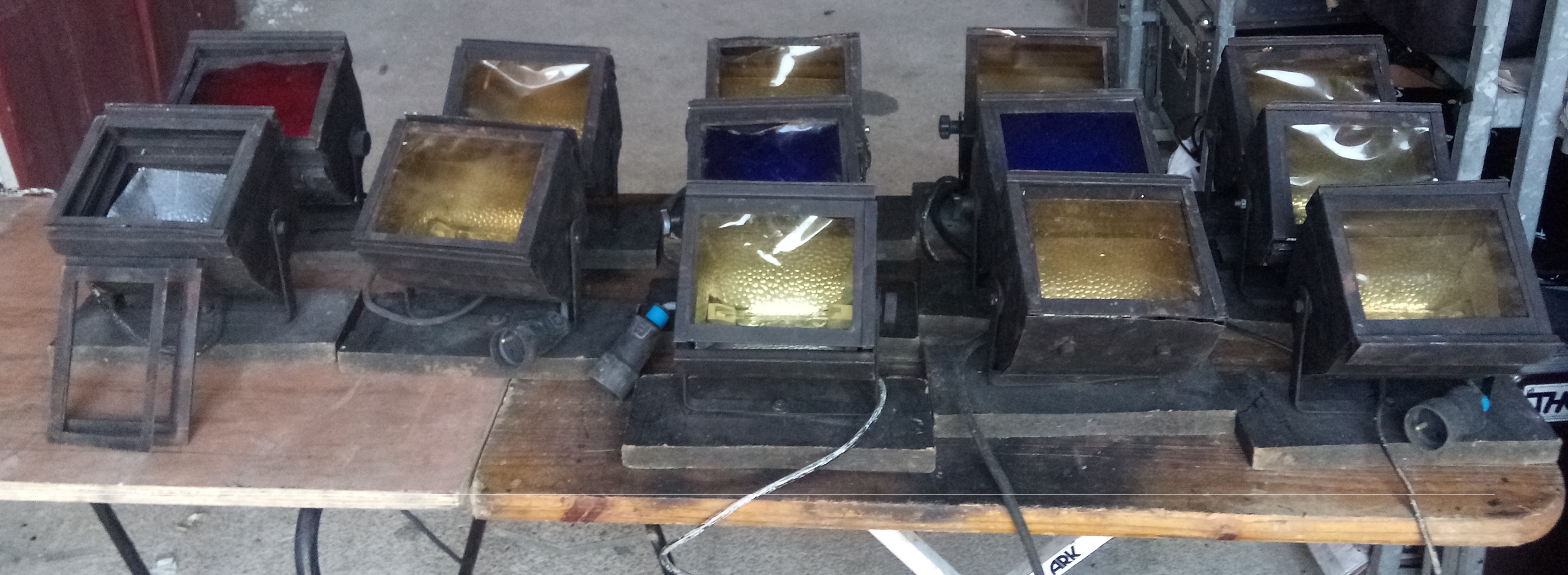 Vends 14 Orojecteurs Halogène