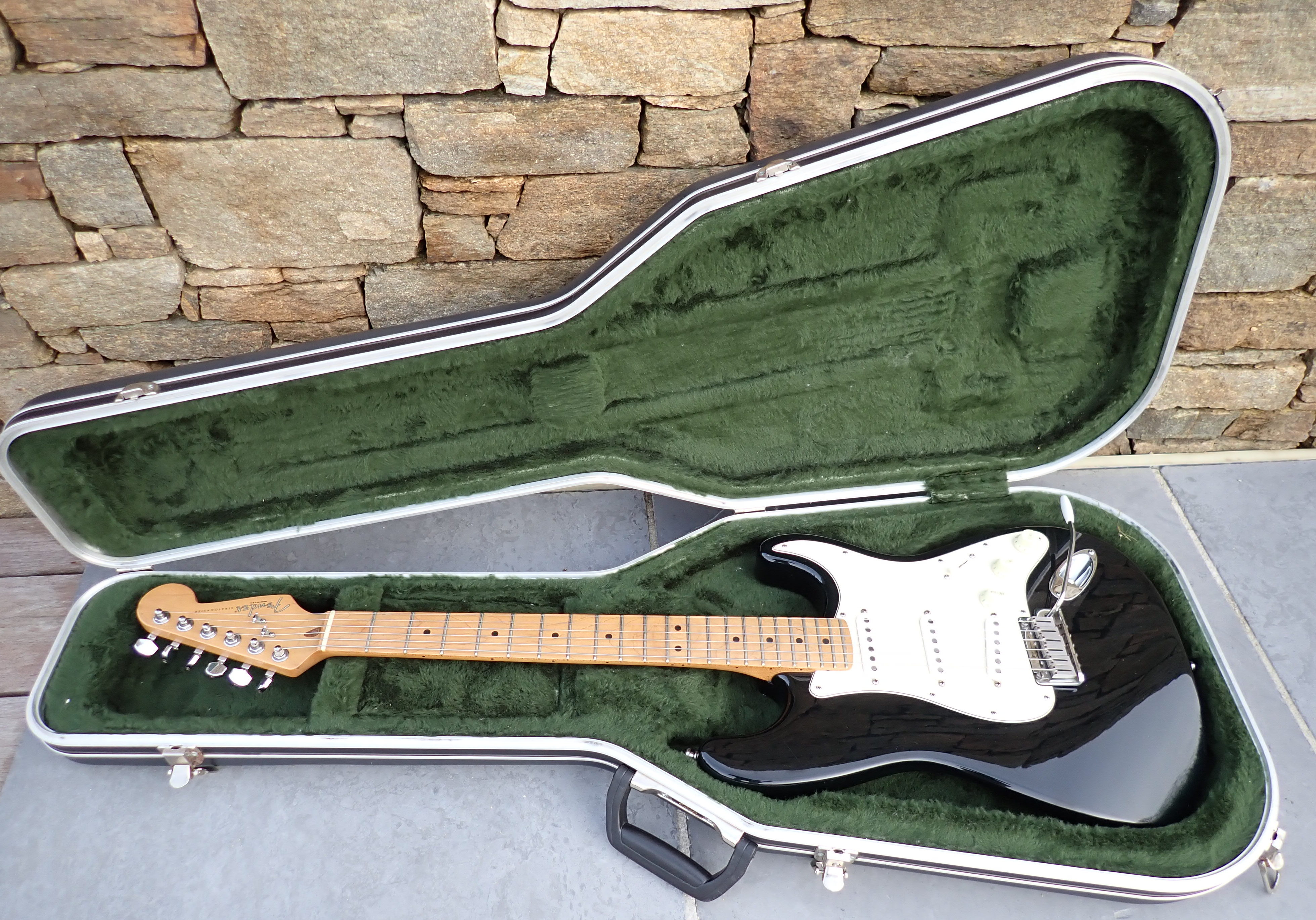 STATOCASTER DE 1995 SERIE ANNIVERSAIRE (30 ANS )