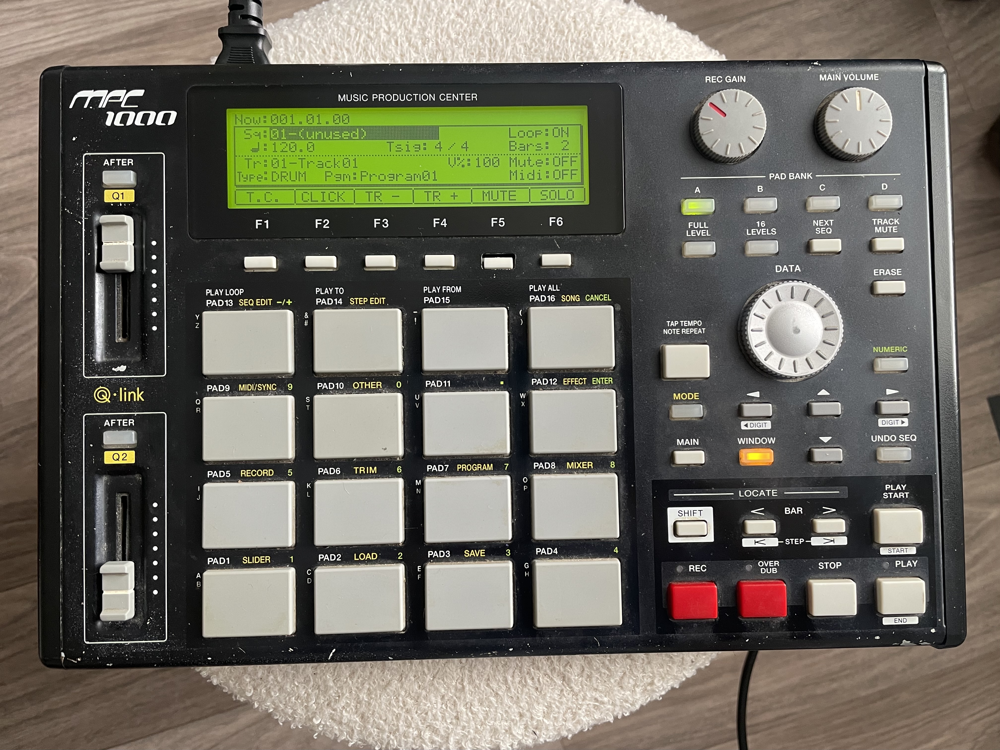 AKAI MPC1000 BLACK