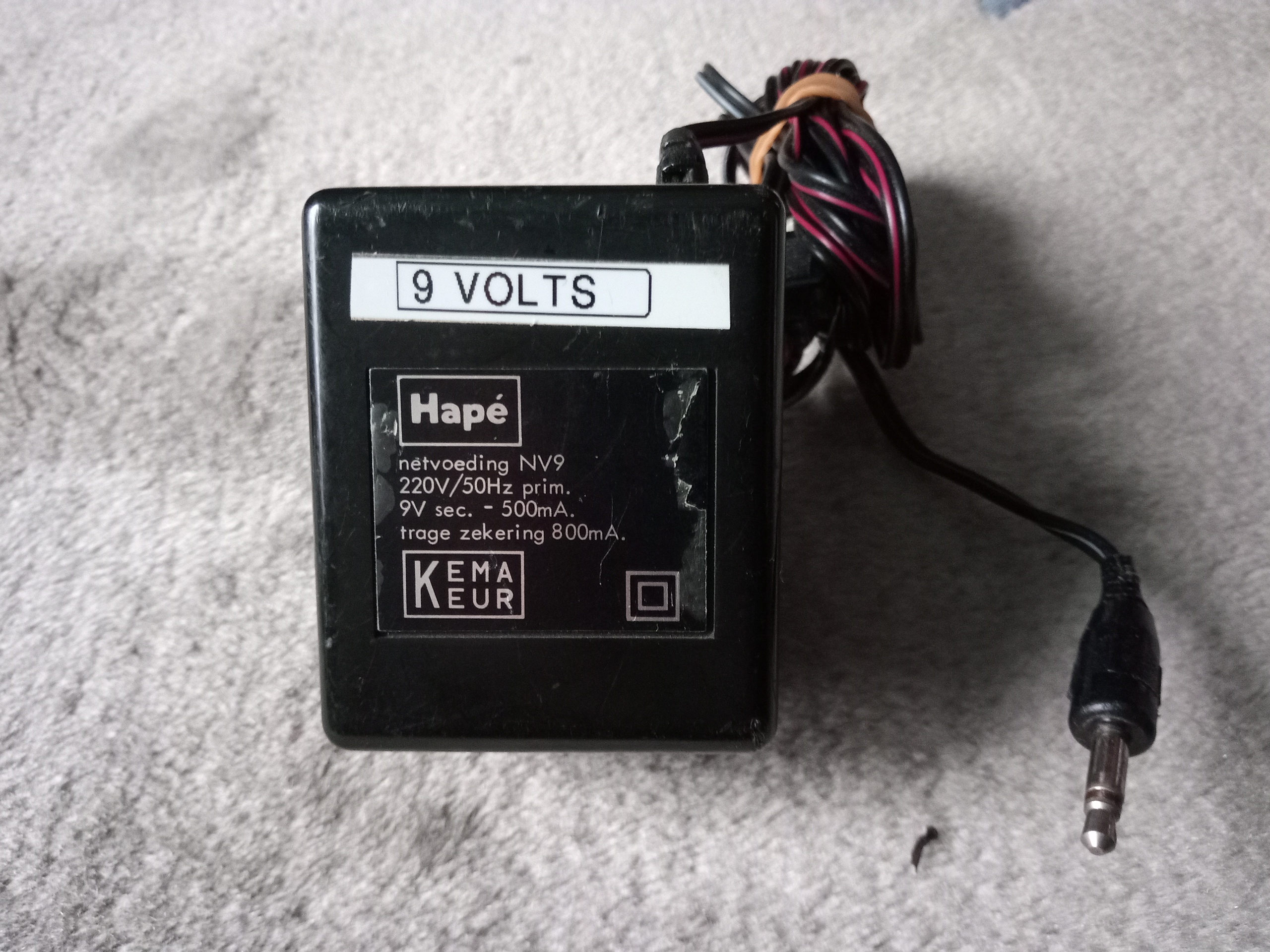 2 adaptateurs secteur AC/AC output 9Volts