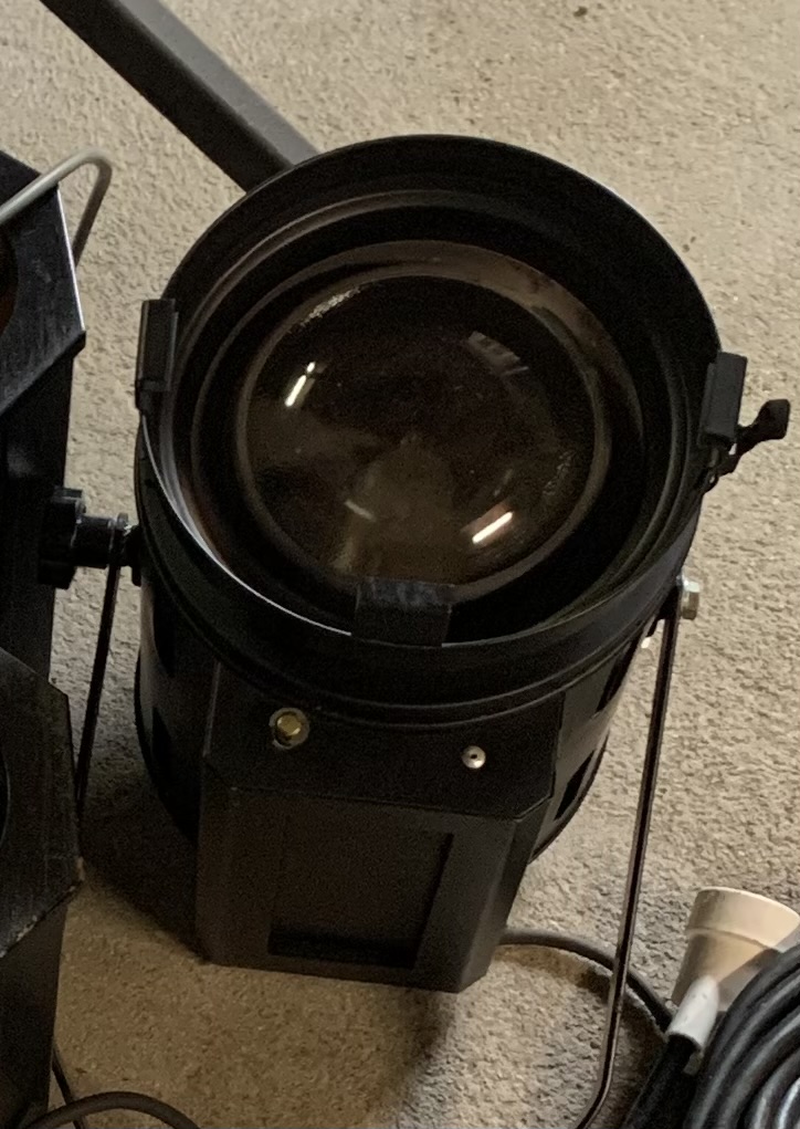 Vends Projecteurs scène 1000 w avec lampe