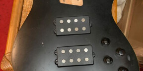 Vente d'un Super corps Cort C4H Guitare basse Noir satiné ou échange corps Fender precision