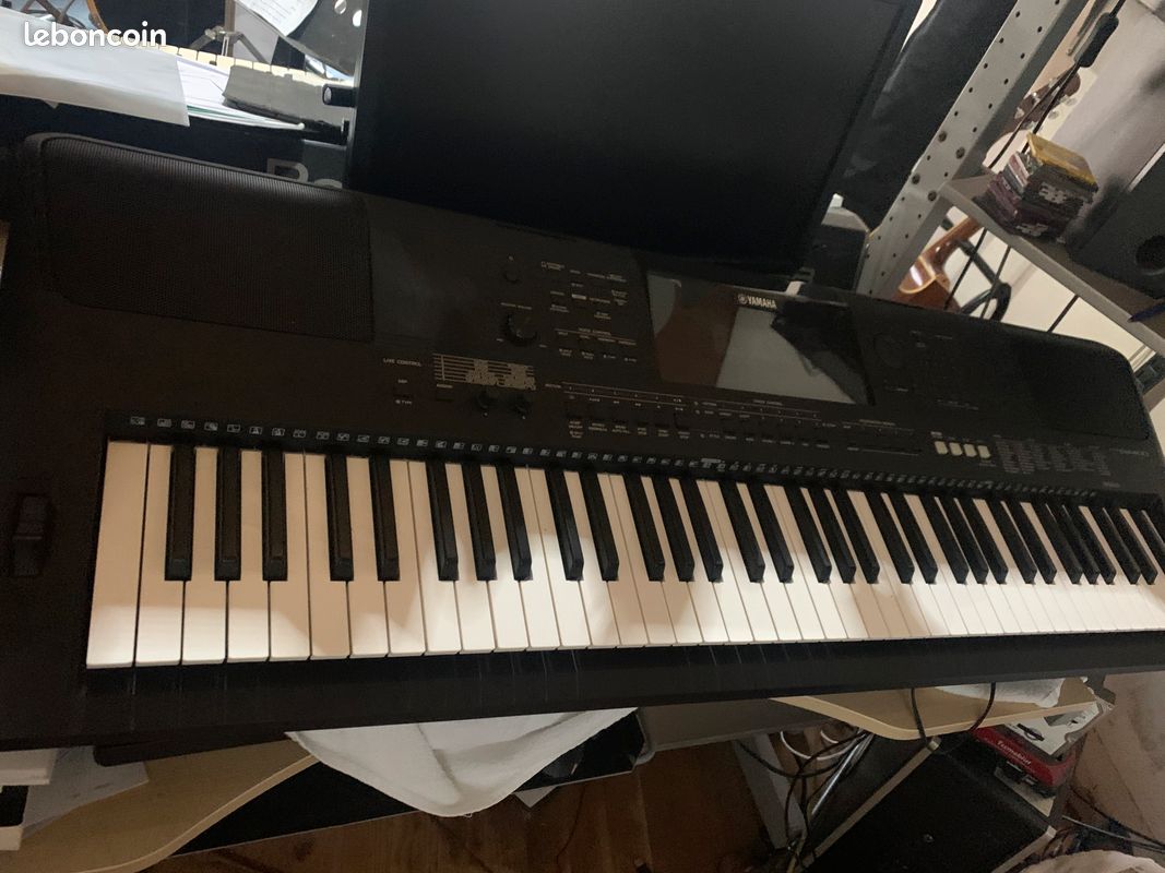 Yamaha PSR EW 400