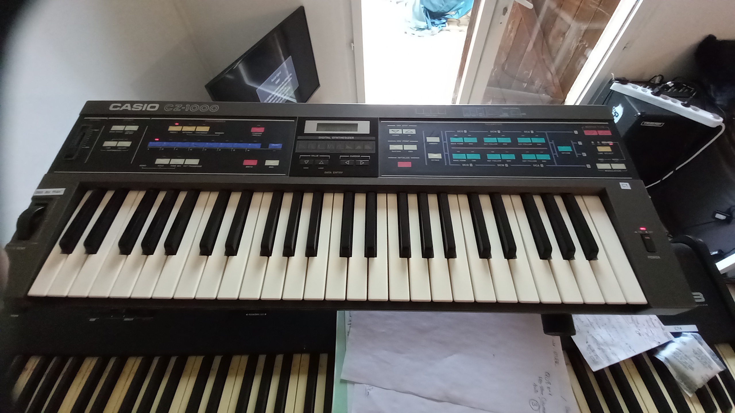 Casio CZ1000 bon état plus banks sons (payantes)