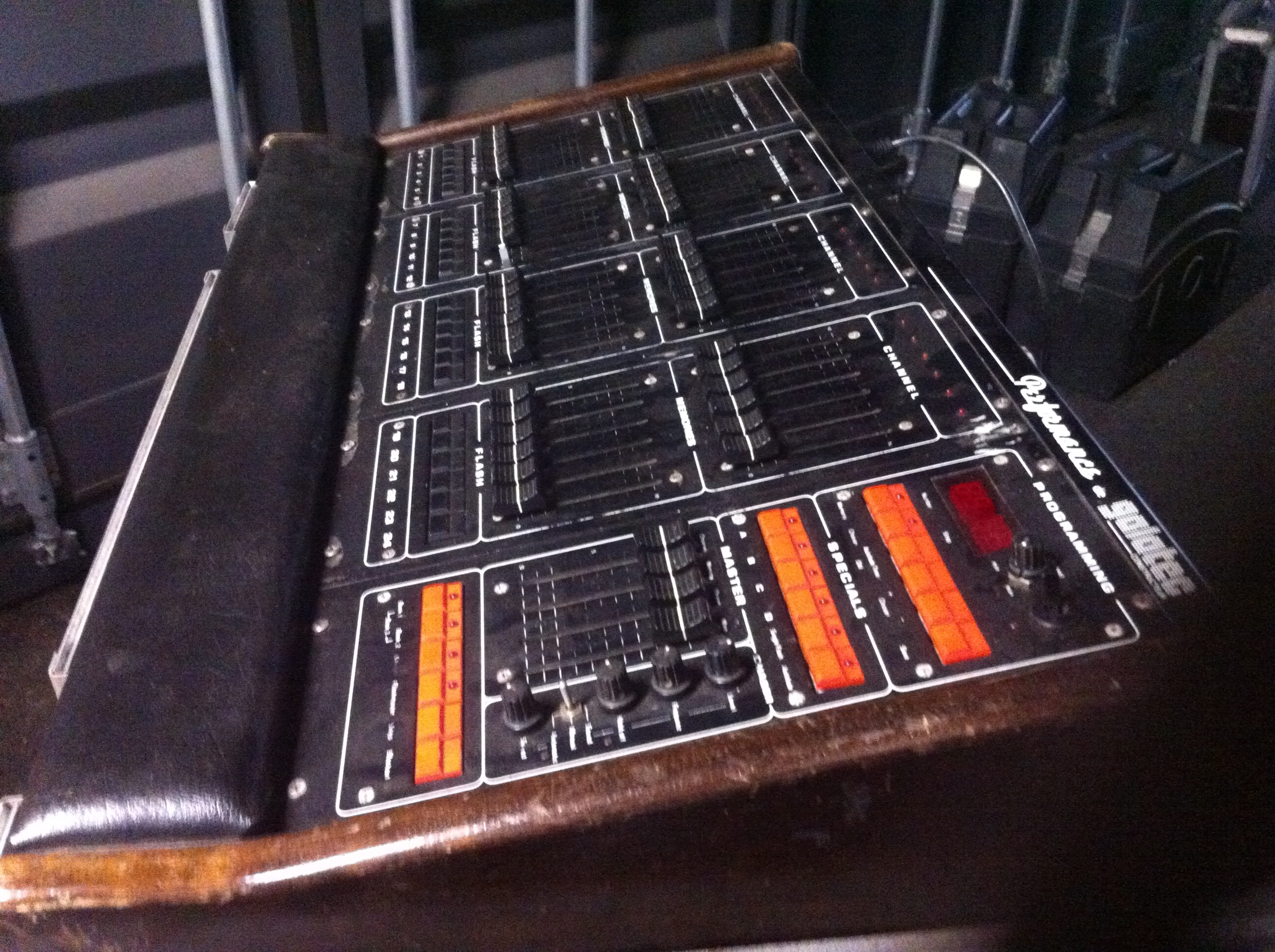 Vends CONSOLE D'ECLAIRAGE GALATEC PERFORMANCE 24/2