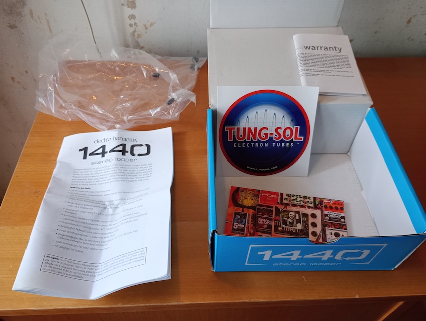 Manuel + boite d'origine looper EHX 1440