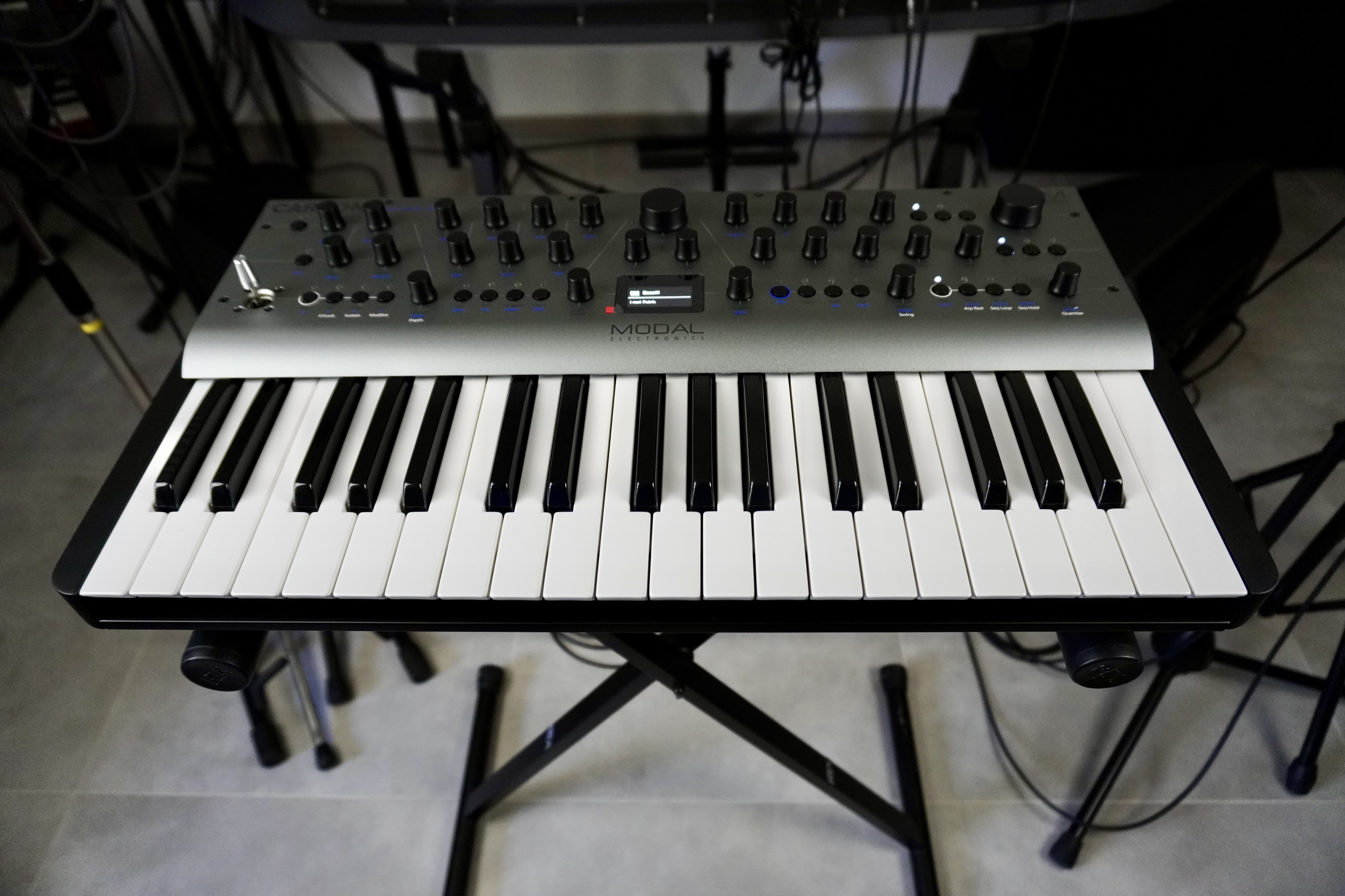 Modal Electronics Carbon8 : Carbon8 2tof 01 Face 2