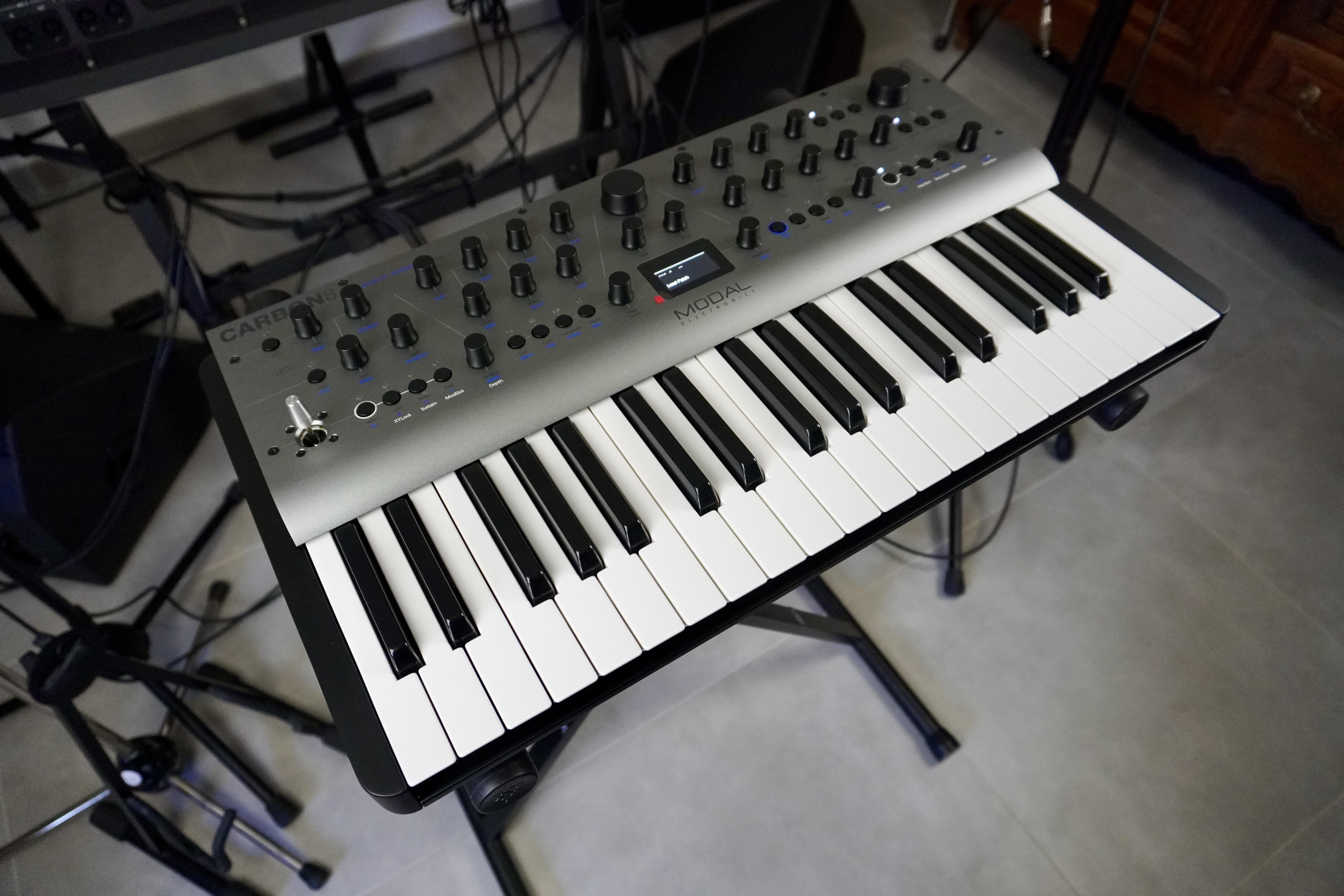 Modal Electronics Carbon8 : Carbon8 2tof 05 TQ gauche 2