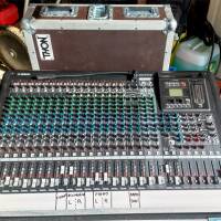 Vends table de mixage Yamaha MGP24 avec accessoires
